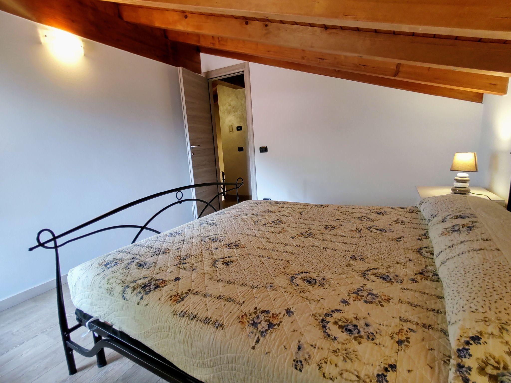 Foto 18 - Apartment mit 3 Schlafzimmern in Trezzone mit terrasse und blick auf die berge