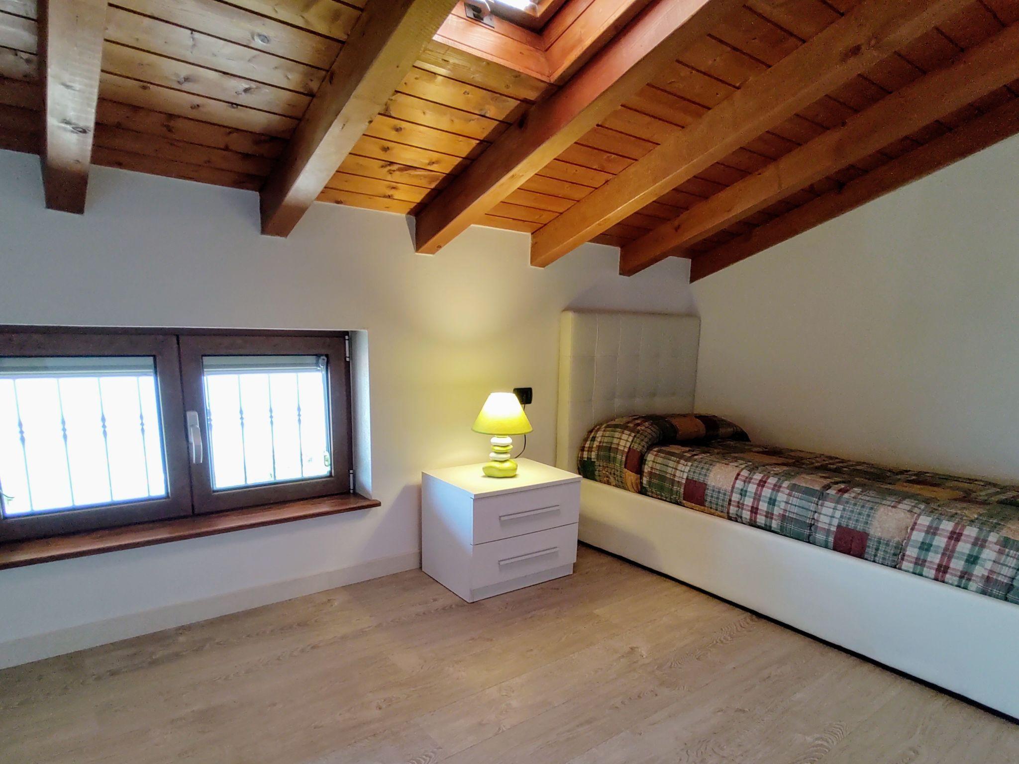 Photo 20 - 3 bedroom Apartment in Trezzone with garden and terrace