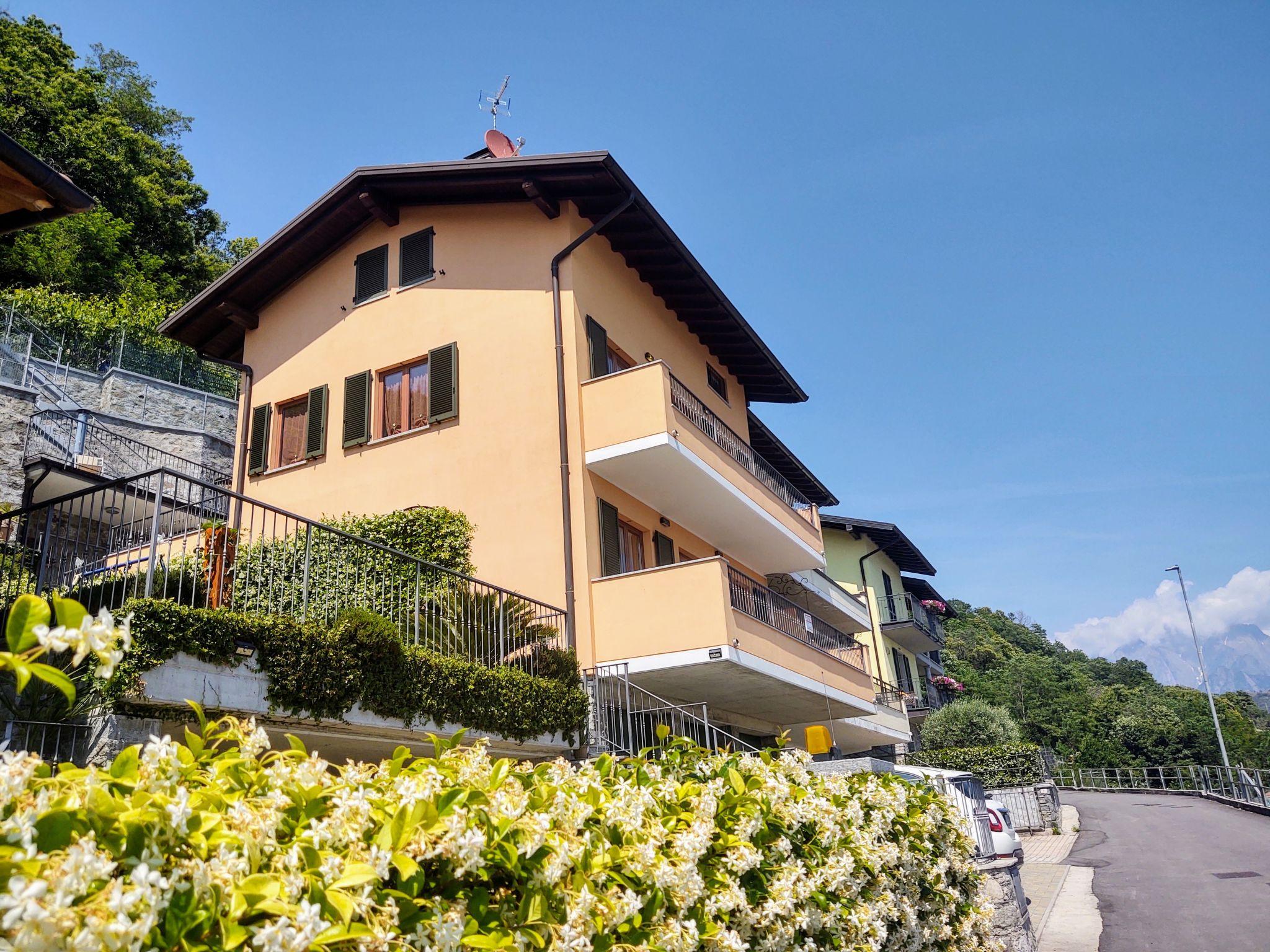 Foto 2 - Apartamento de 2 quartos em Trezzone com terraço e vista para a montanha