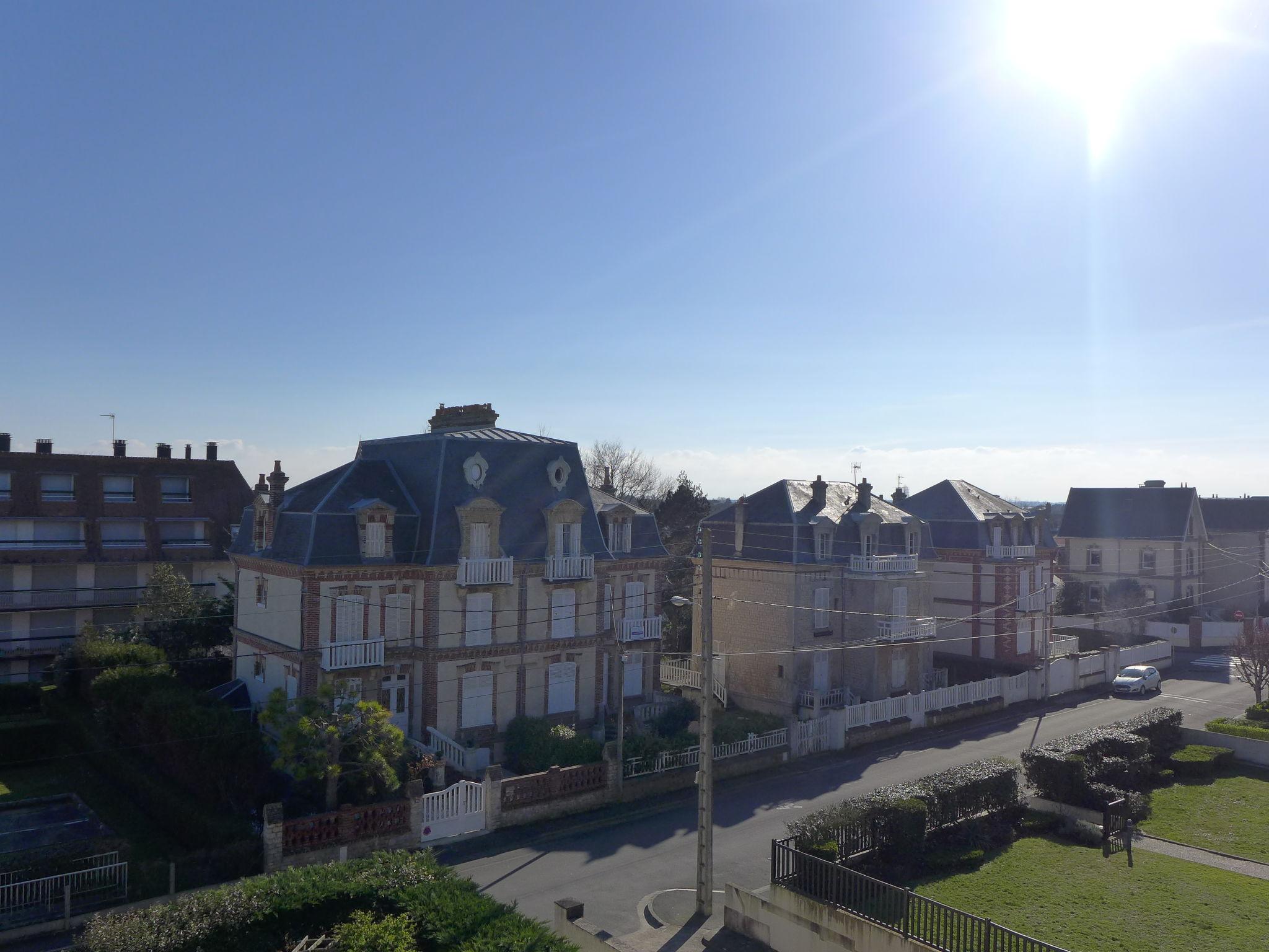 Foto 18 - Apartamento en Cabourg con vistas al mar