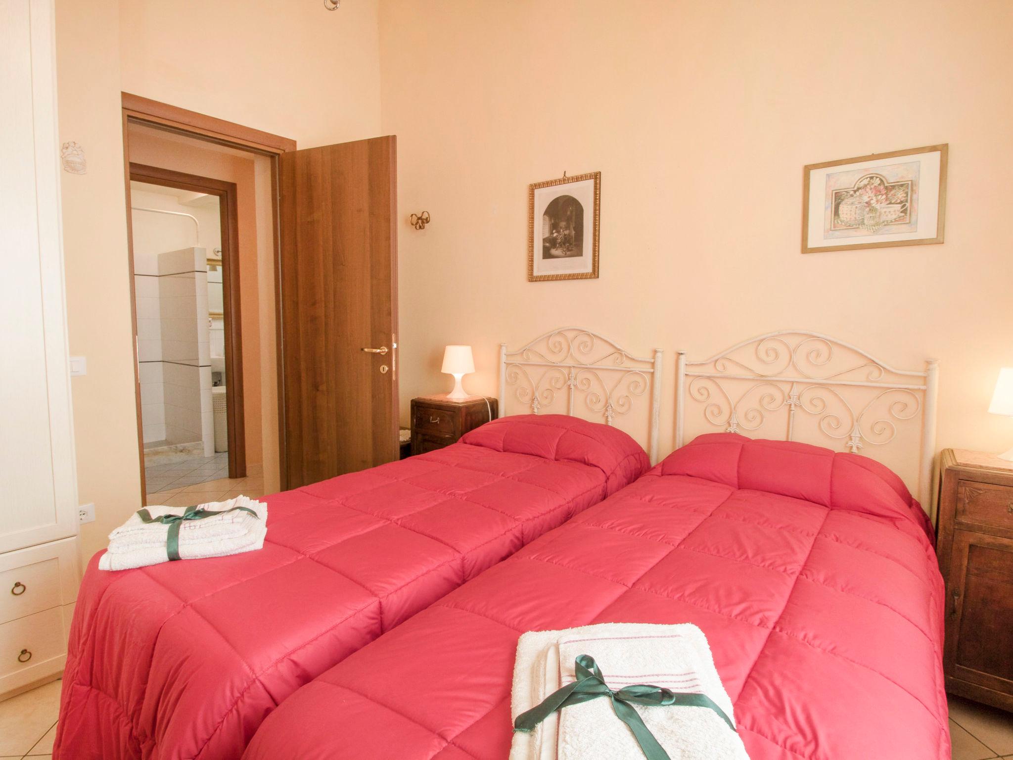 Foto 19 - Haus mit 3 Schlafzimmern in Pescia mit privater pool und garten
