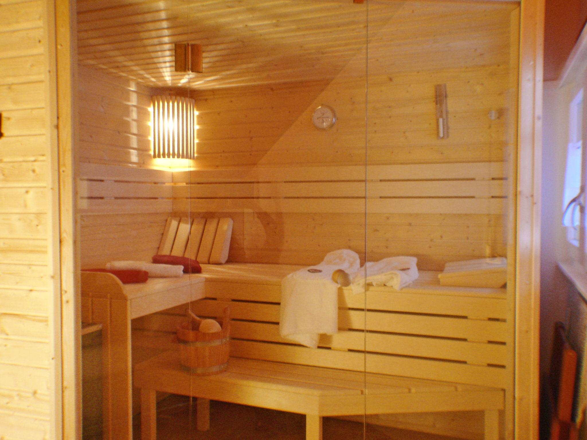 Foto 12 - Appartamento con 2 camere da letto a Ernen con sauna e vista sulle montagne