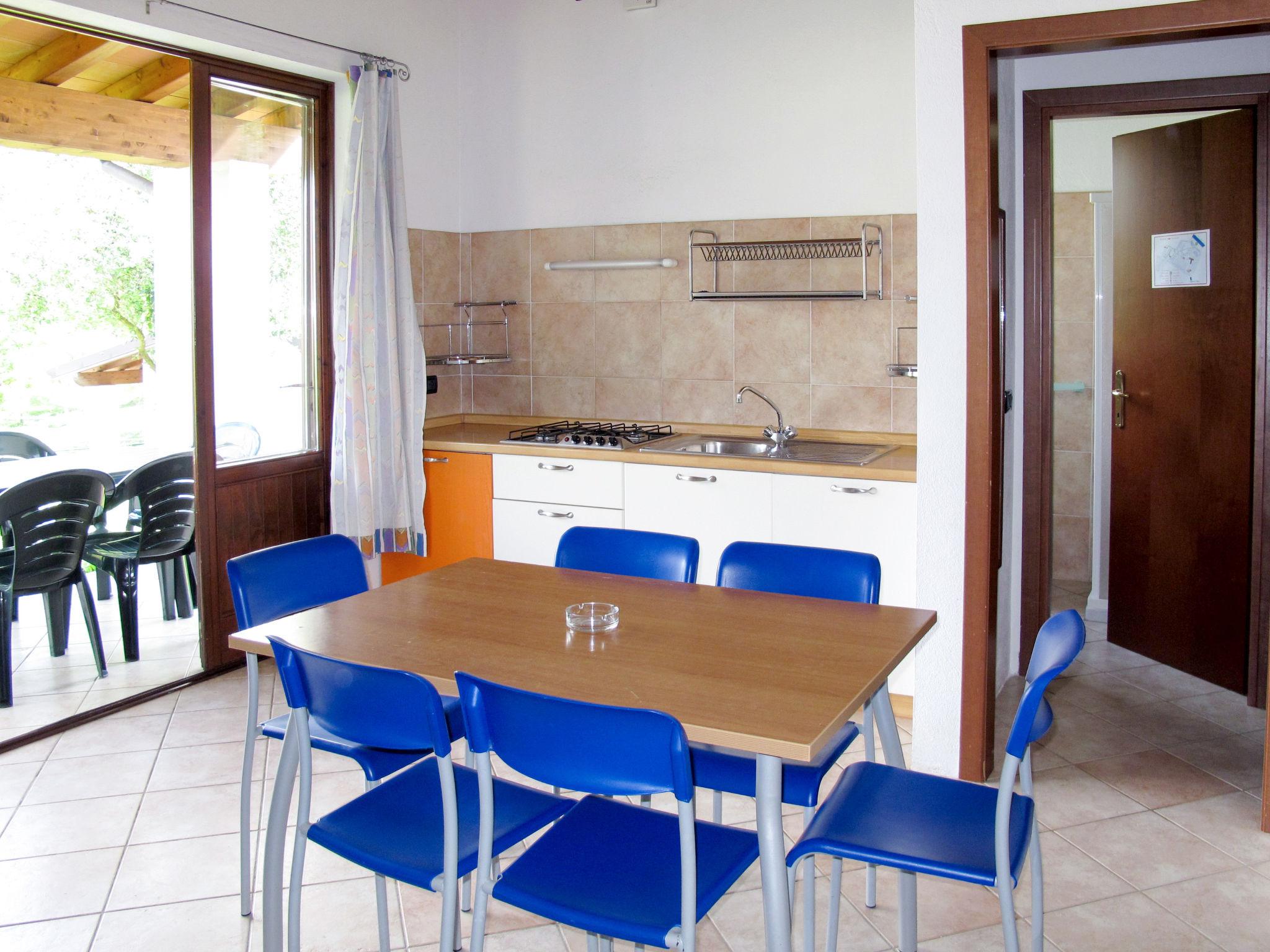 Photo 4 - 2 bedroom House in Manerba del Garda with swimming pool and garden