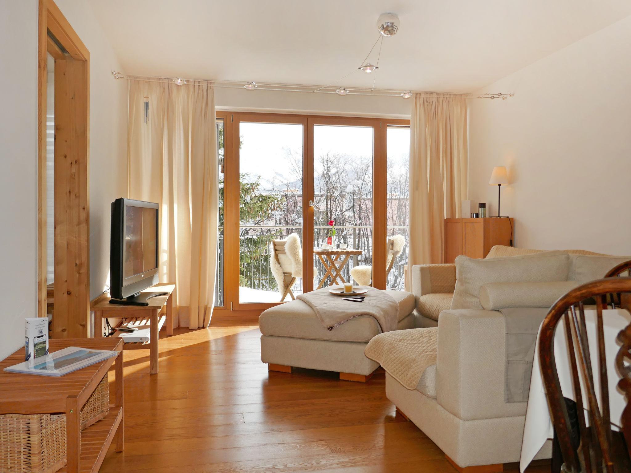 Foto 2 - Apartment mit 1 Schlafzimmer in Samedan