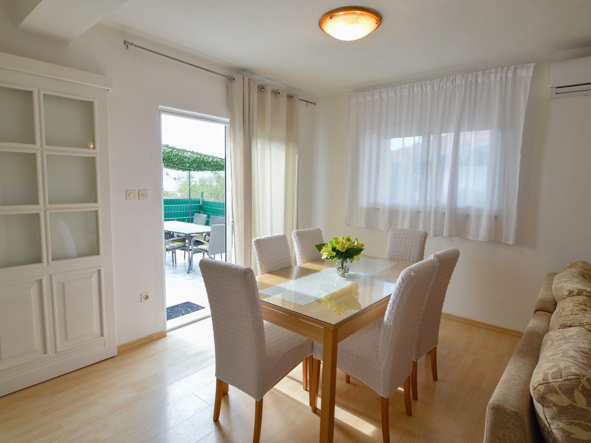 Foto 4 - Apartamento de 3 habitaciones en Trogir con terraza y vistas al mar