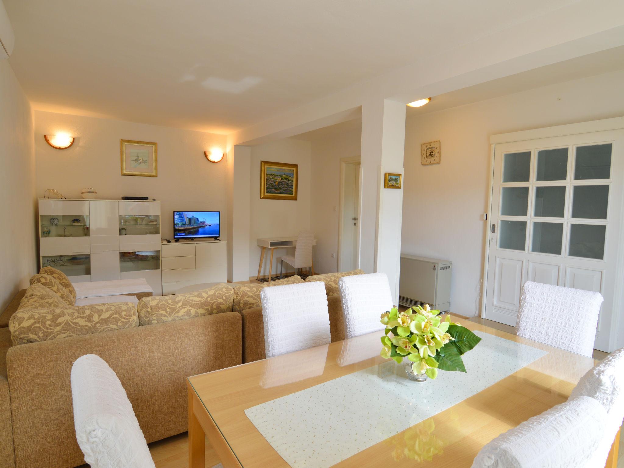 Foto 3 - Apartamento de 3 quartos em Trogir com terraço e vistas do mar