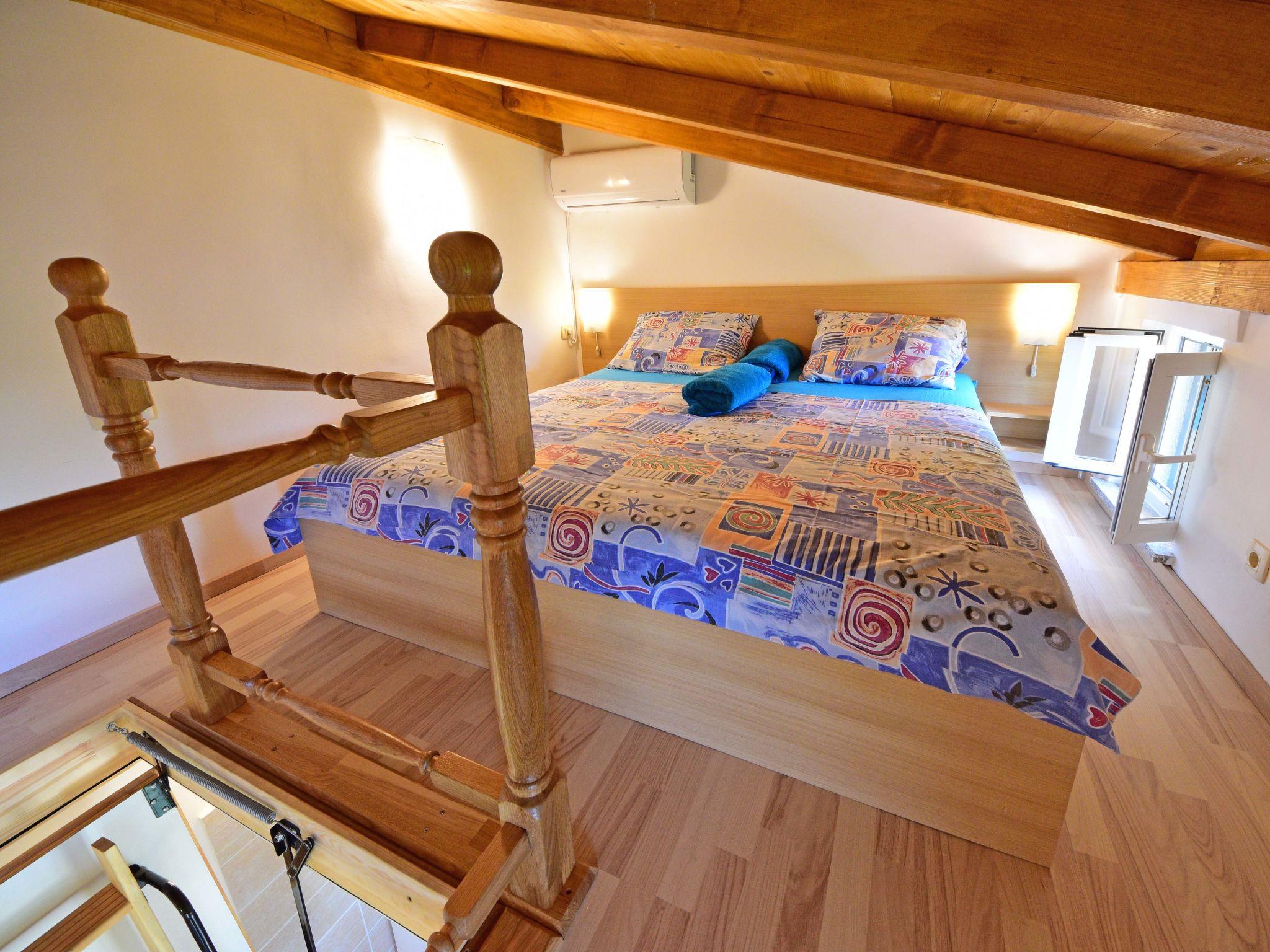 Foto 10 - Casa con 1 camera da letto a Opatija con terrazza e vista mare
