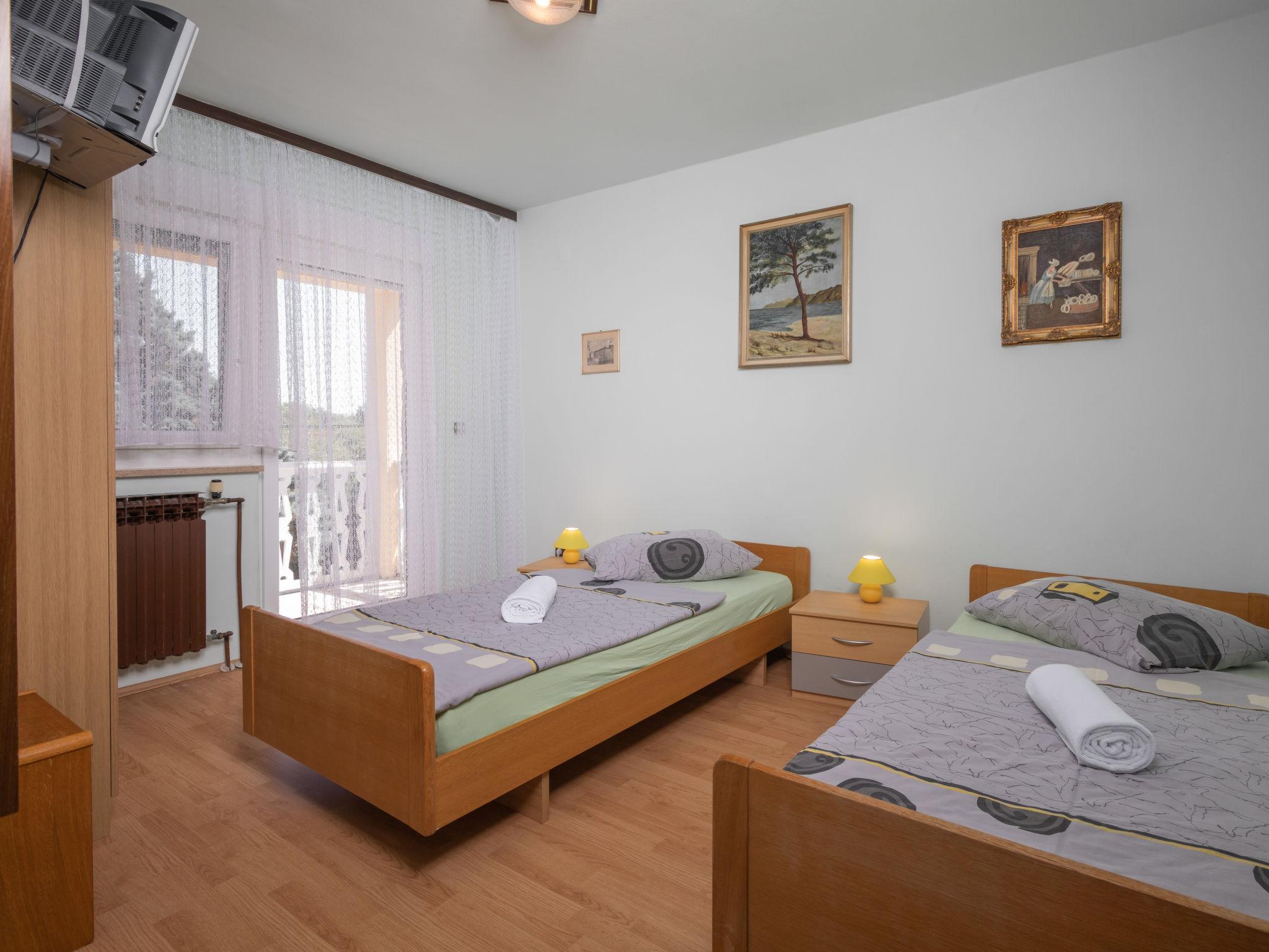 Foto 23 - Casa con 6 camere da letto a Raša con piscina privata e vista mare