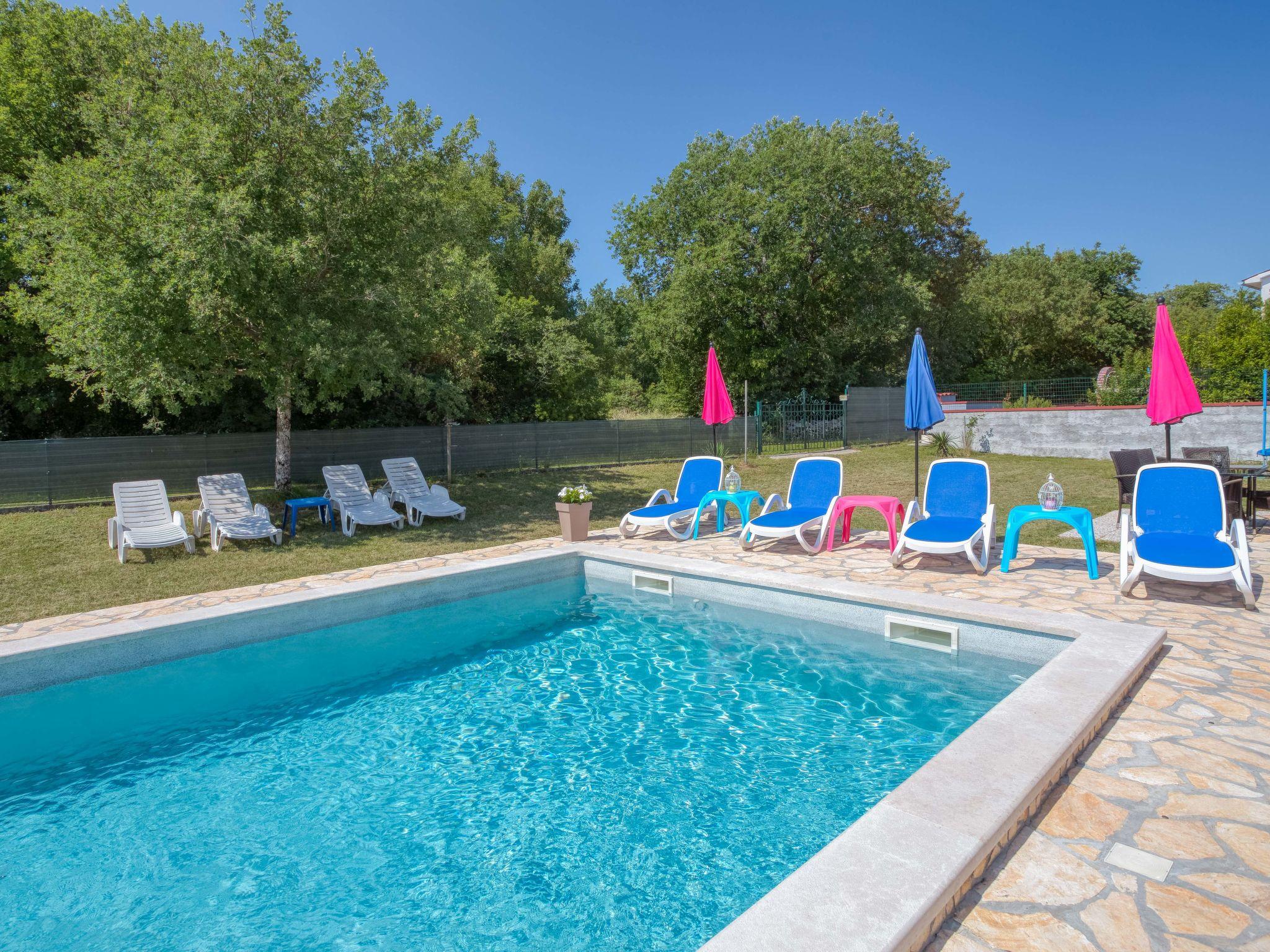 Photo 8 - Maison de 6 chambres à Raša avec piscine privée et jardin