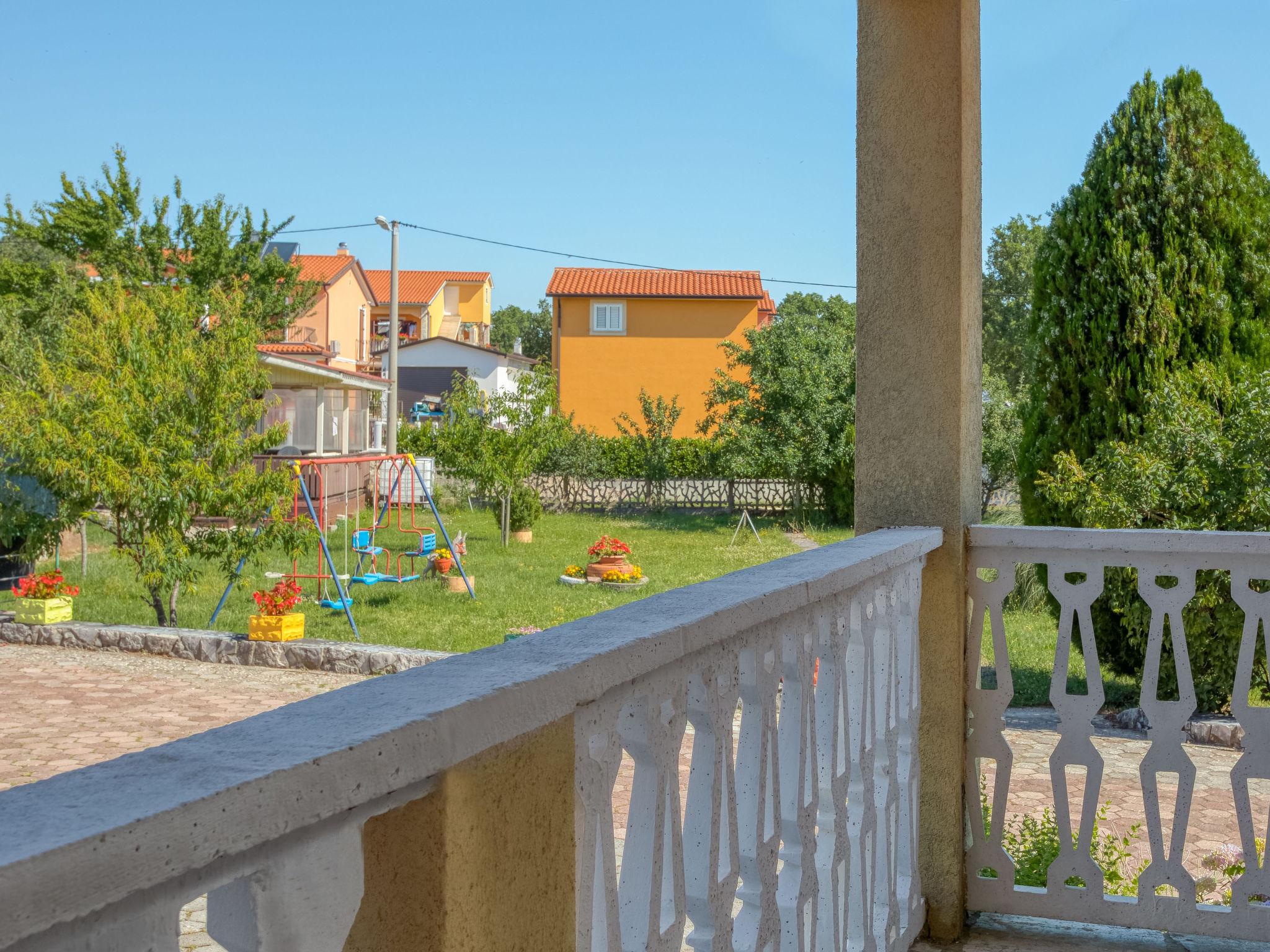 Photo 14 - Maison de 6 chambres à Raša avec piscine privée et vues à la mer