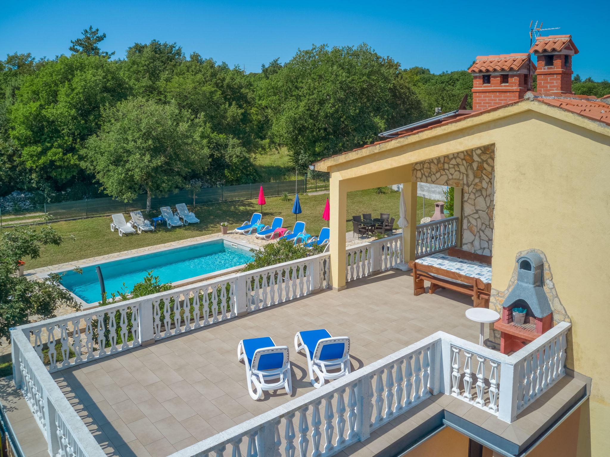 Foto 2 - Casa de 6 quartos em Raša com piscina privada e vistas do mar