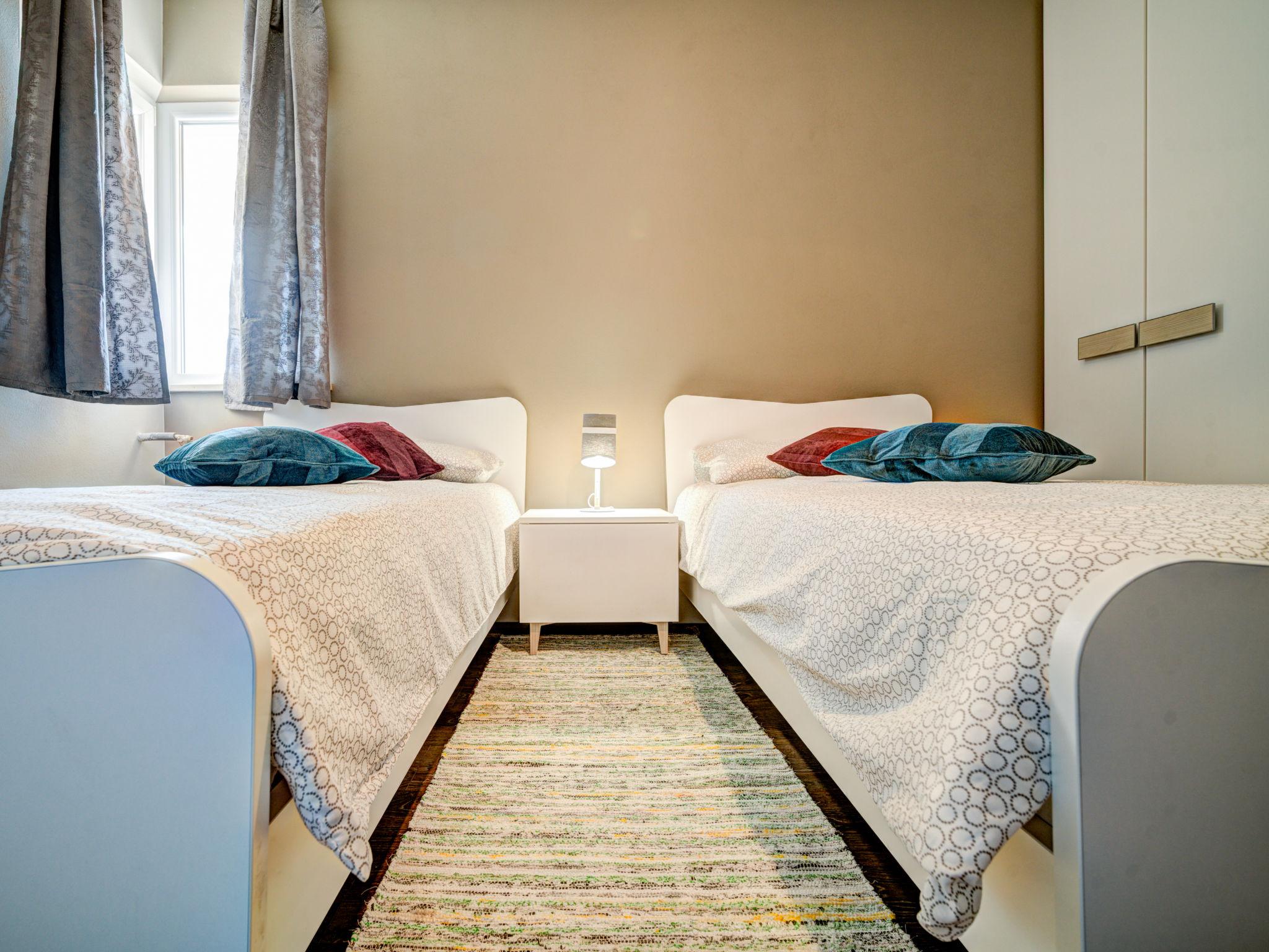 Foto 18 - Appartamento con 4 camere da letto a Barban con giardino e vista mare