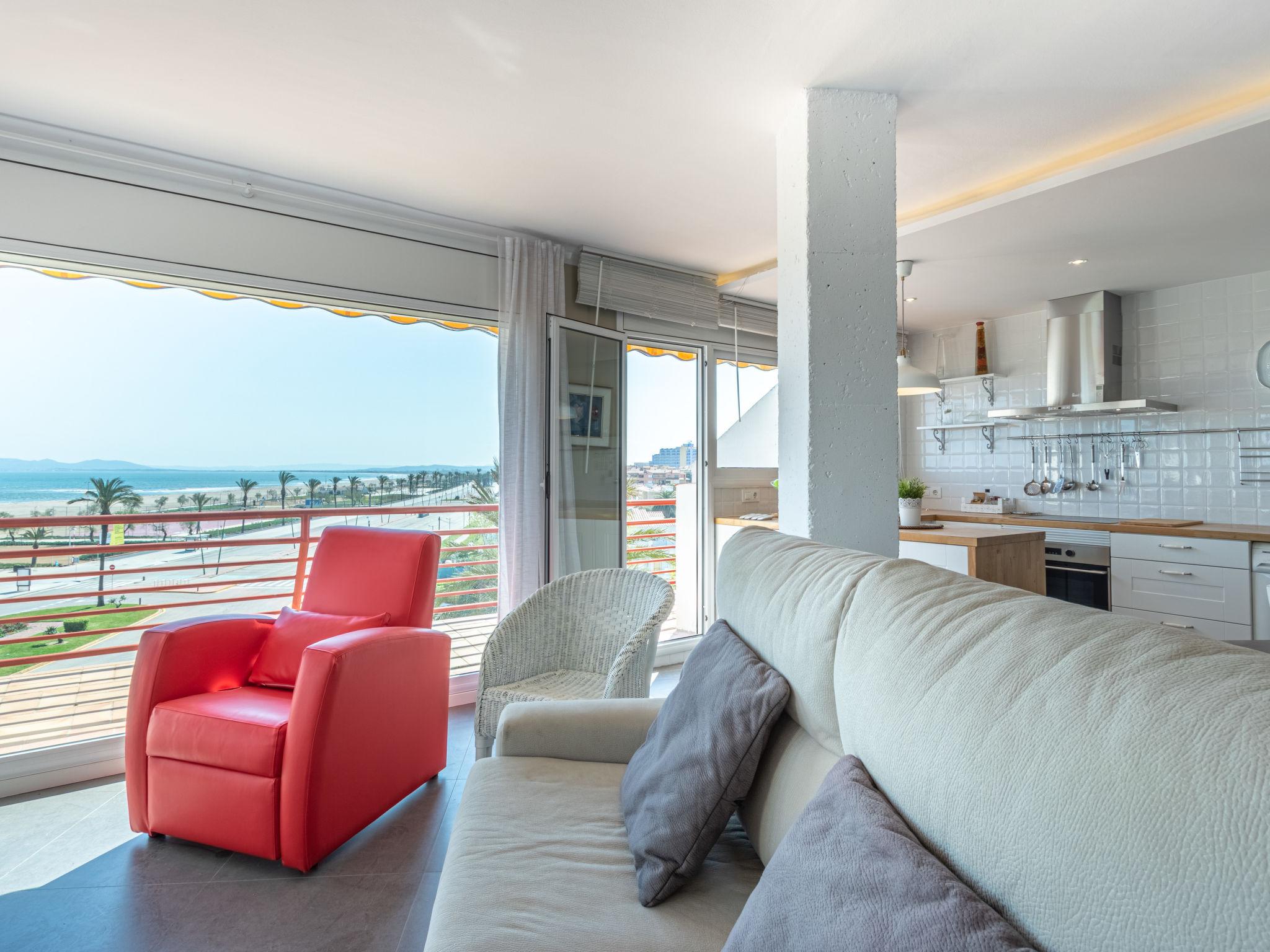 Foto 7 - Appartamento con 1 camera da letto a Castelló d'Empúries con giardino e vista mare