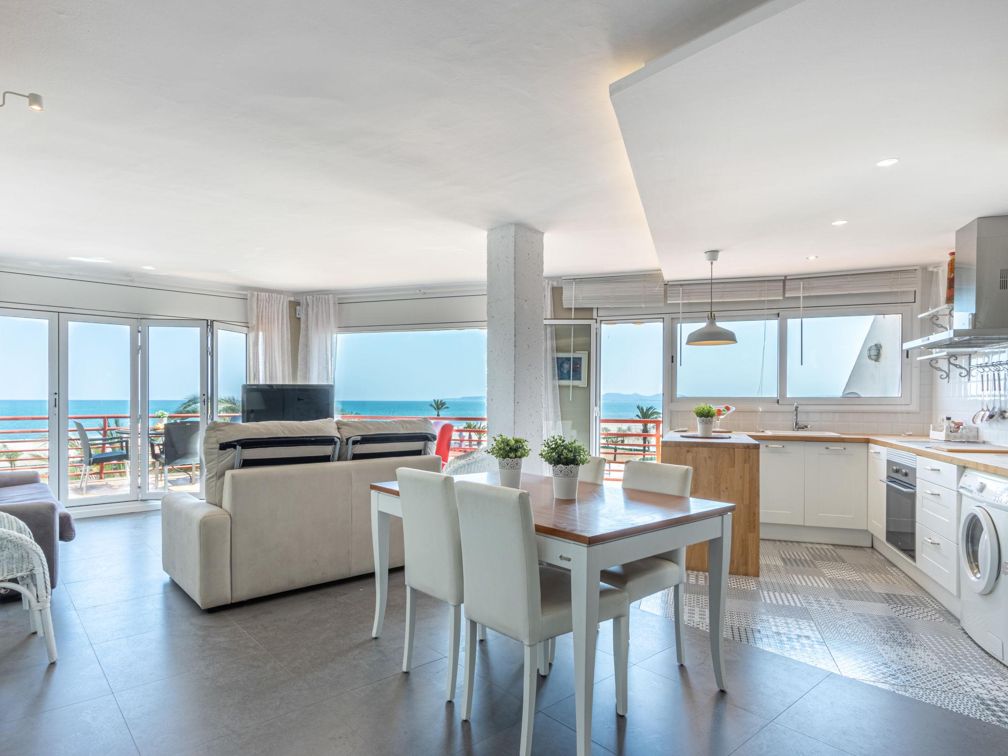 Foto 2 - Apartamento de 1 quarto em Castelló d'Empúries com jardim e vistas do mar