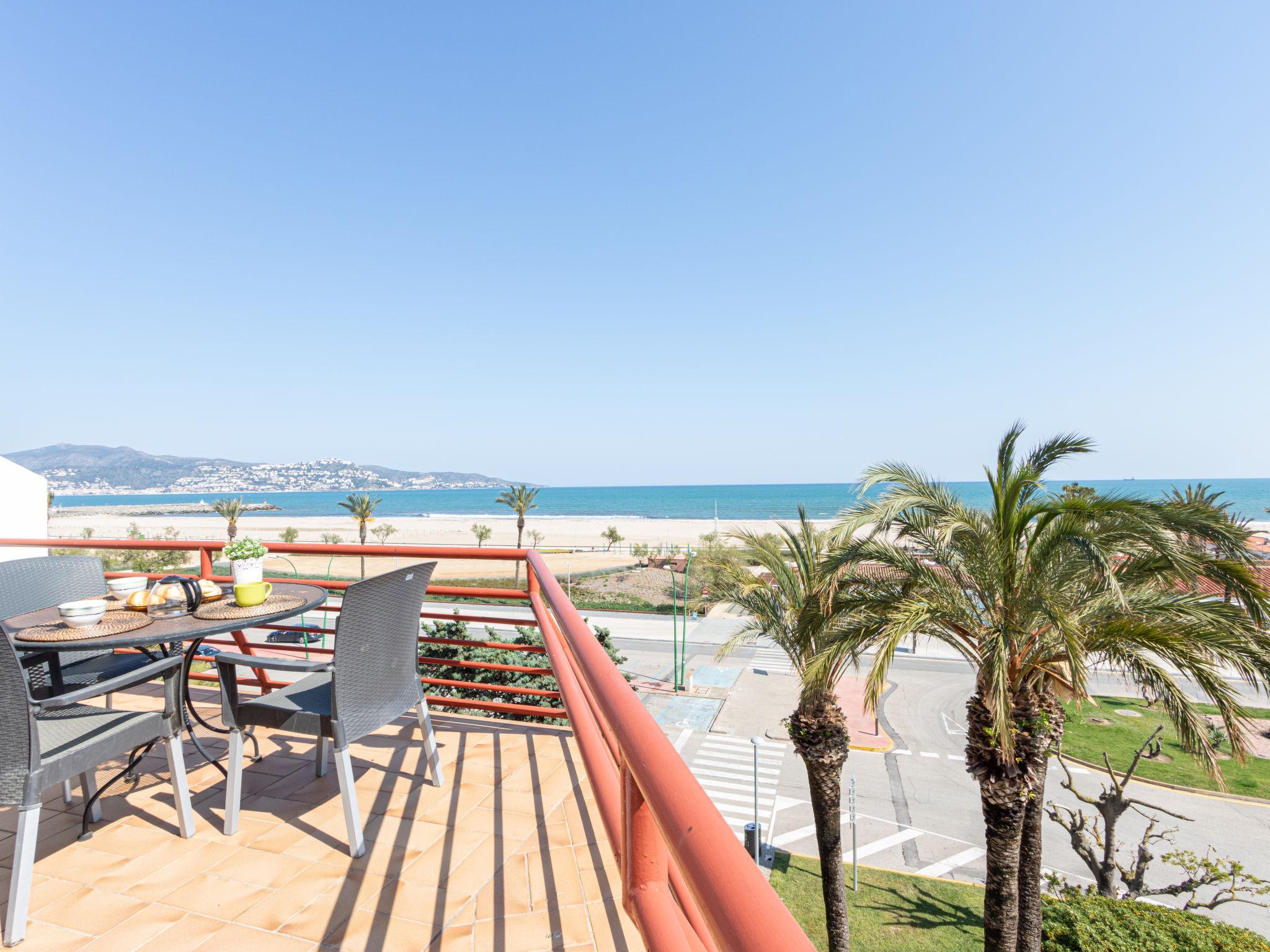 Foto 5 - Apartamento de 1 quarto em Castelló d'Empúries com jardim e vistas do mar
