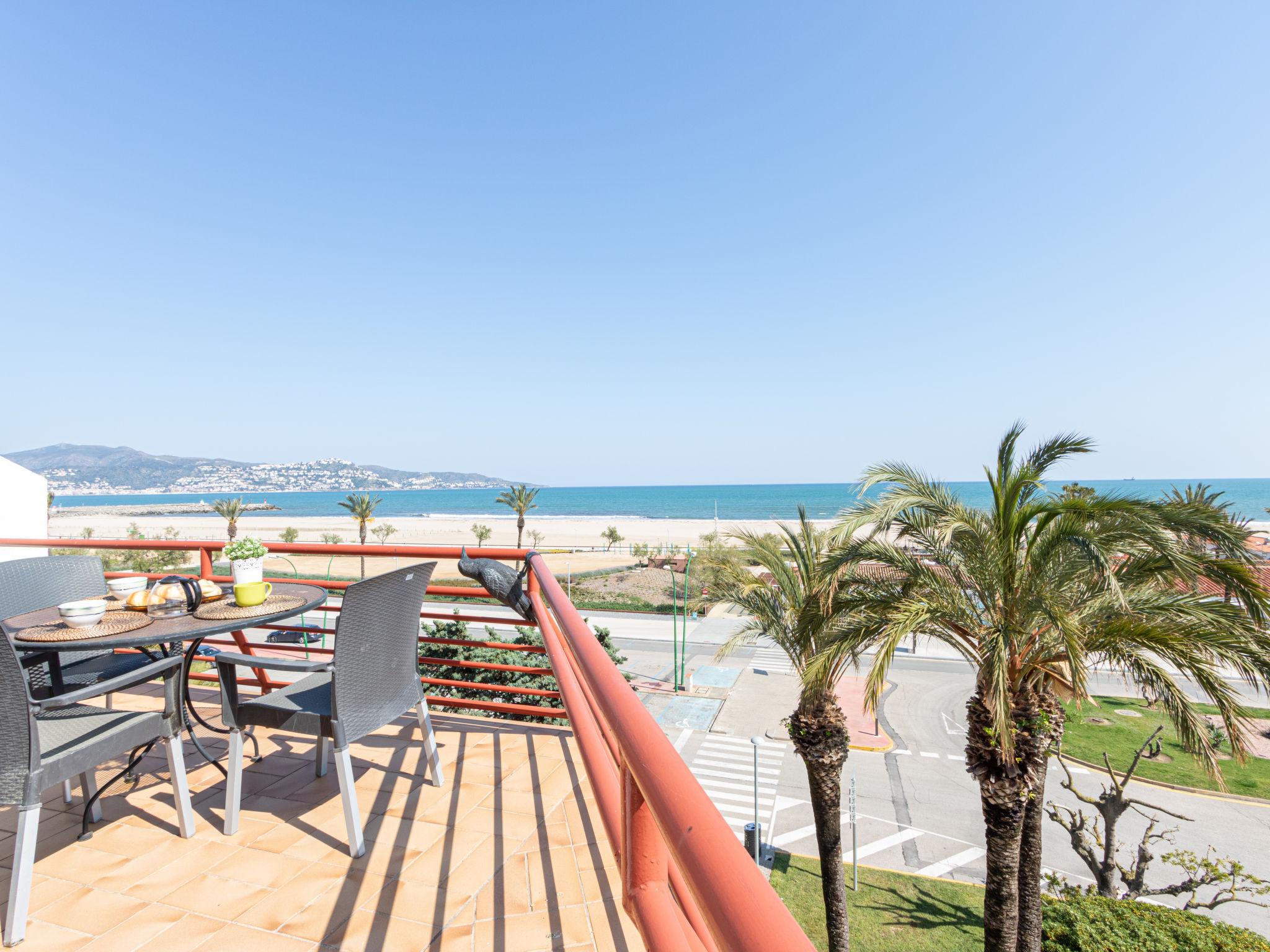 Foto 16 - Apartamento de 1 quarto em Castelló d'Empúries com jardim e vistas do mar