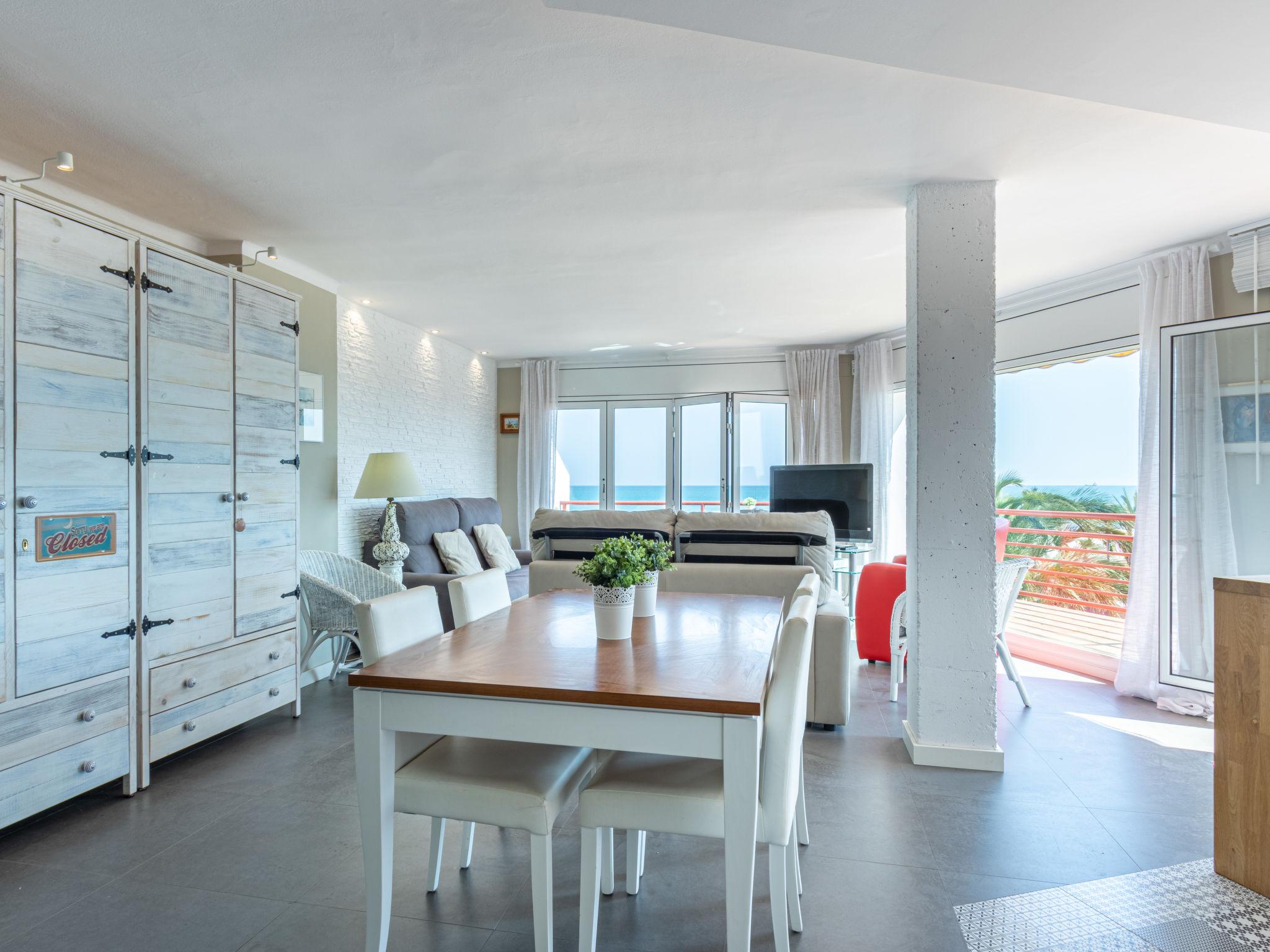 Foto 6 - Appartamento con 1 camera da letto a Castelló d'Empúries con giardino e vista mare