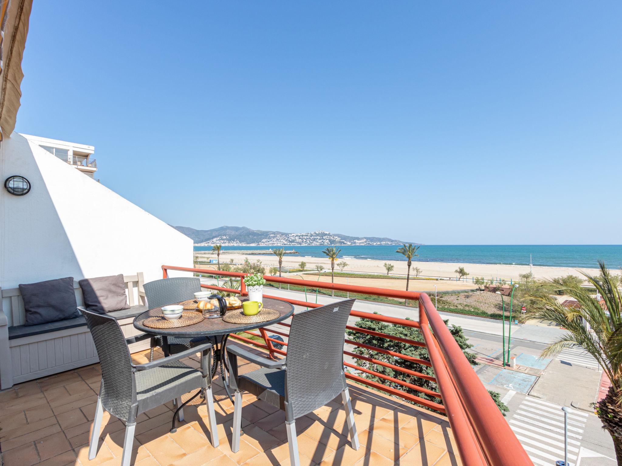 Photo 1 - 1 bedroom Apartment in Castelló d'Empúries with garden and sea view