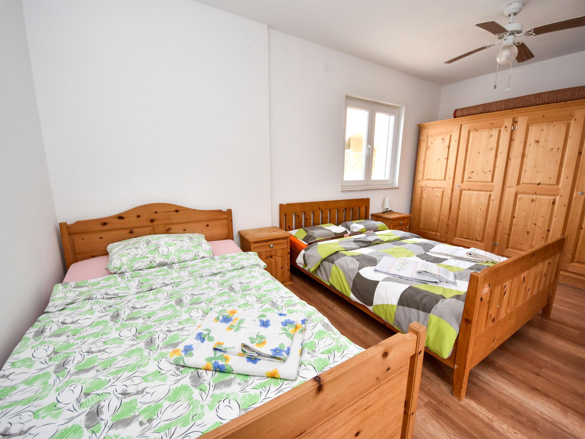 Foto 11 - Appartamento con 2 camere da letto a Vir con terrazza e vista mare