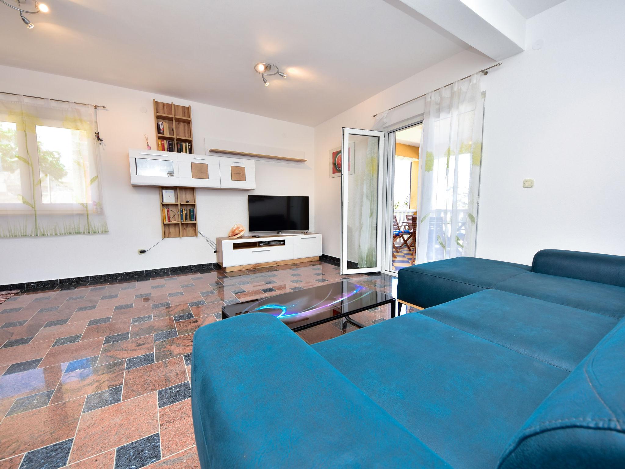 Foto 3 - Appartamento con 2 camere da letto a Vir con terrazza e vista mare