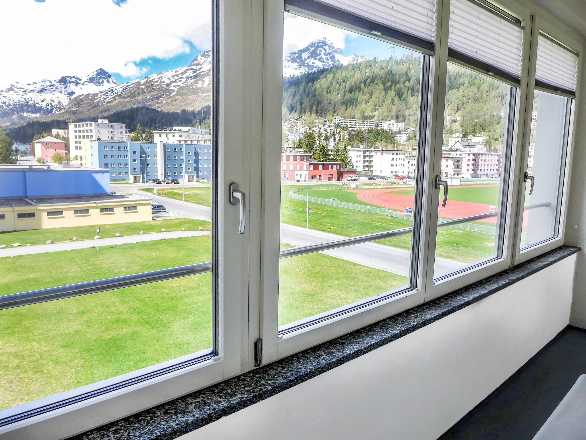 Foto 14 - Apartamento em Sankt Moritz com jardim