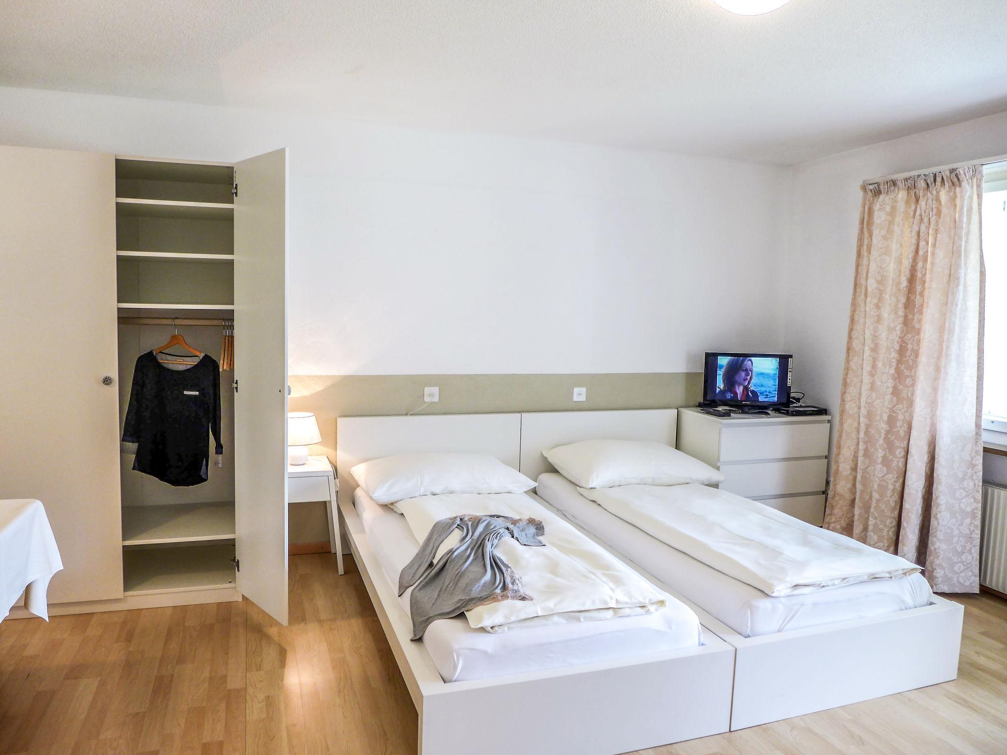 Foto 1 - Apartamento en Sankt Moritz con jardín