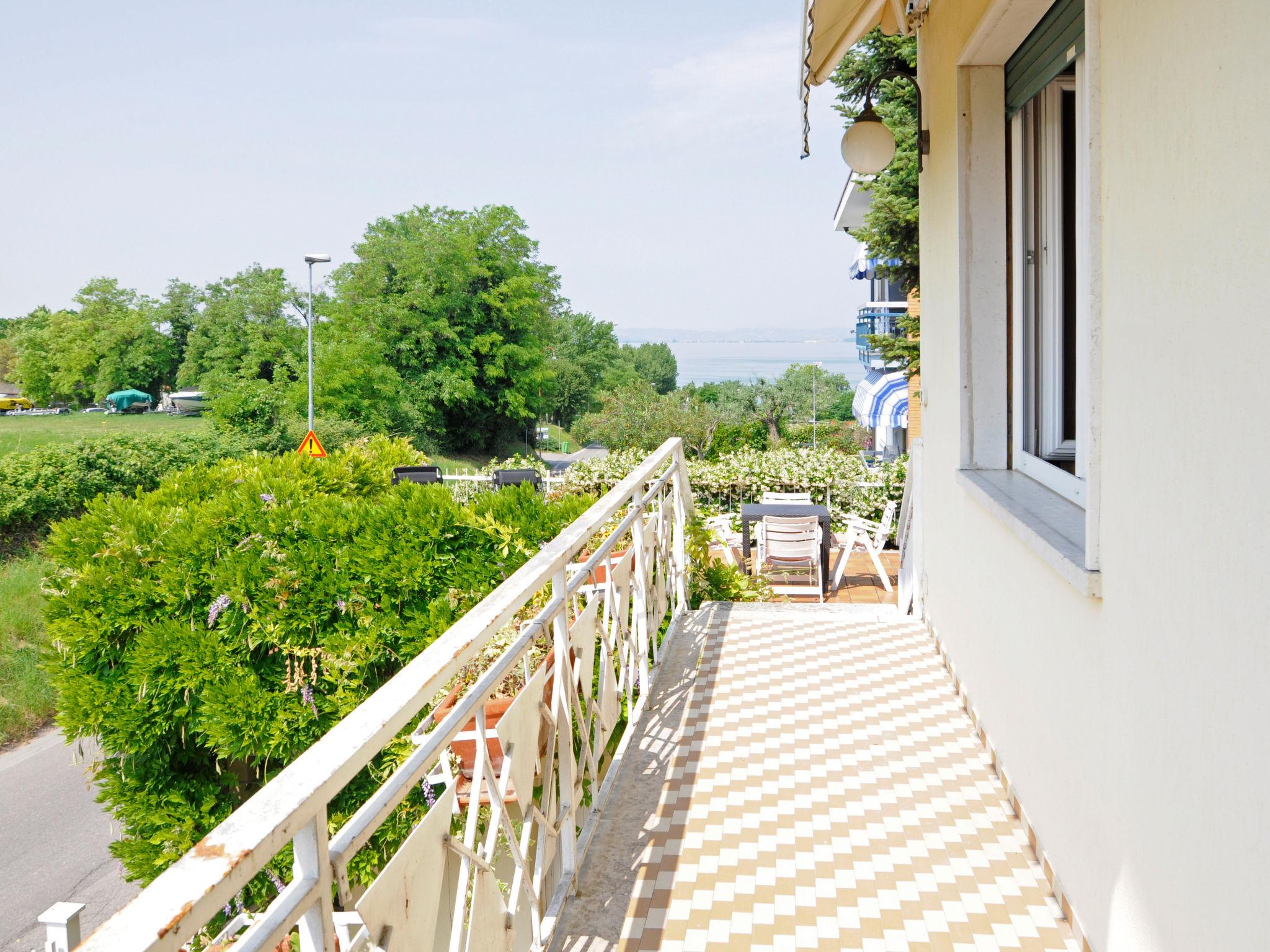 Foto 2 - Apartamento de 3 habitaciones en Lazise con jardín y vistas a la montaña