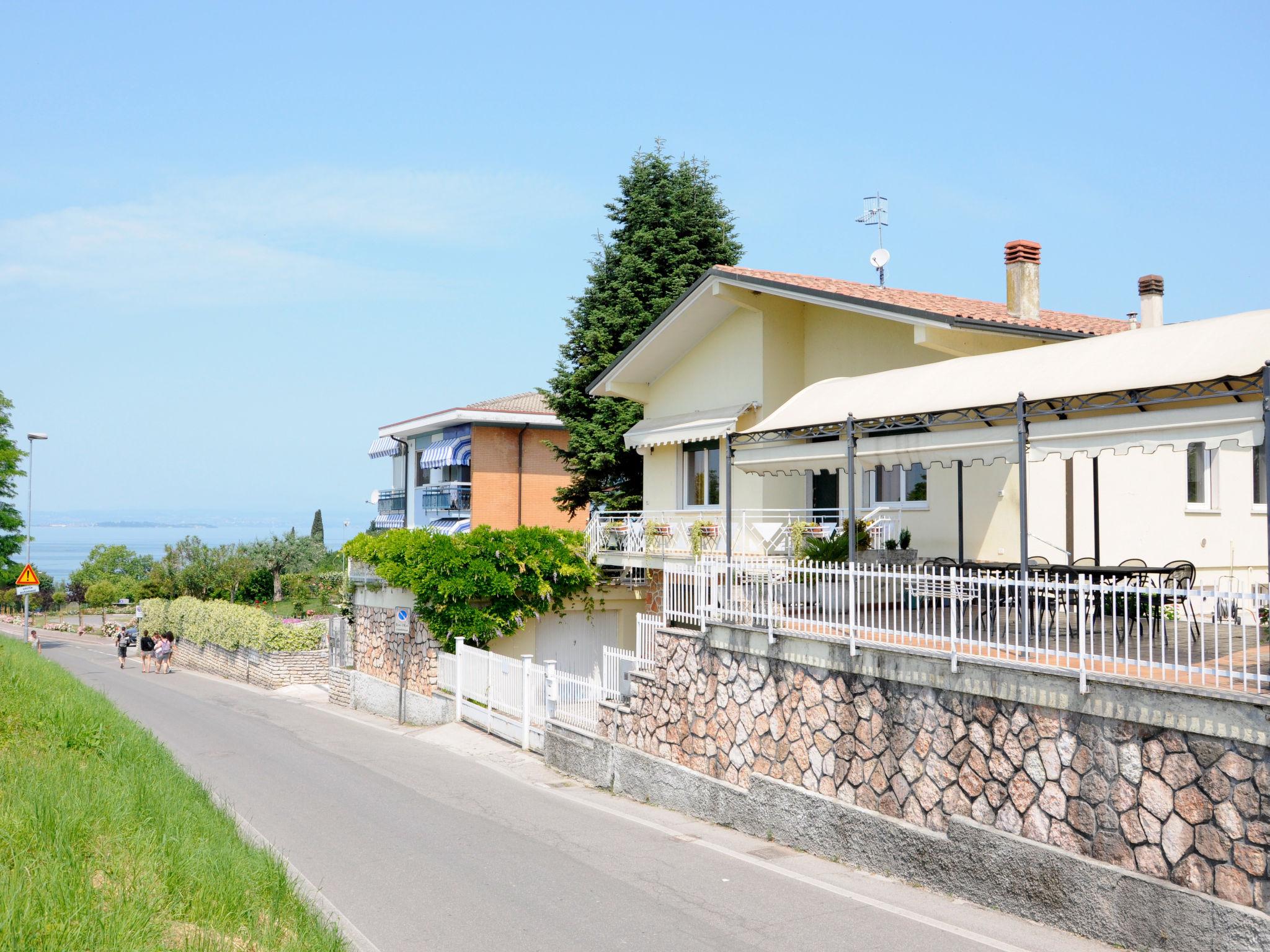 Photo 1 - Appartement de 3 chambres à Lazise avec jardin et vues sur la montagne