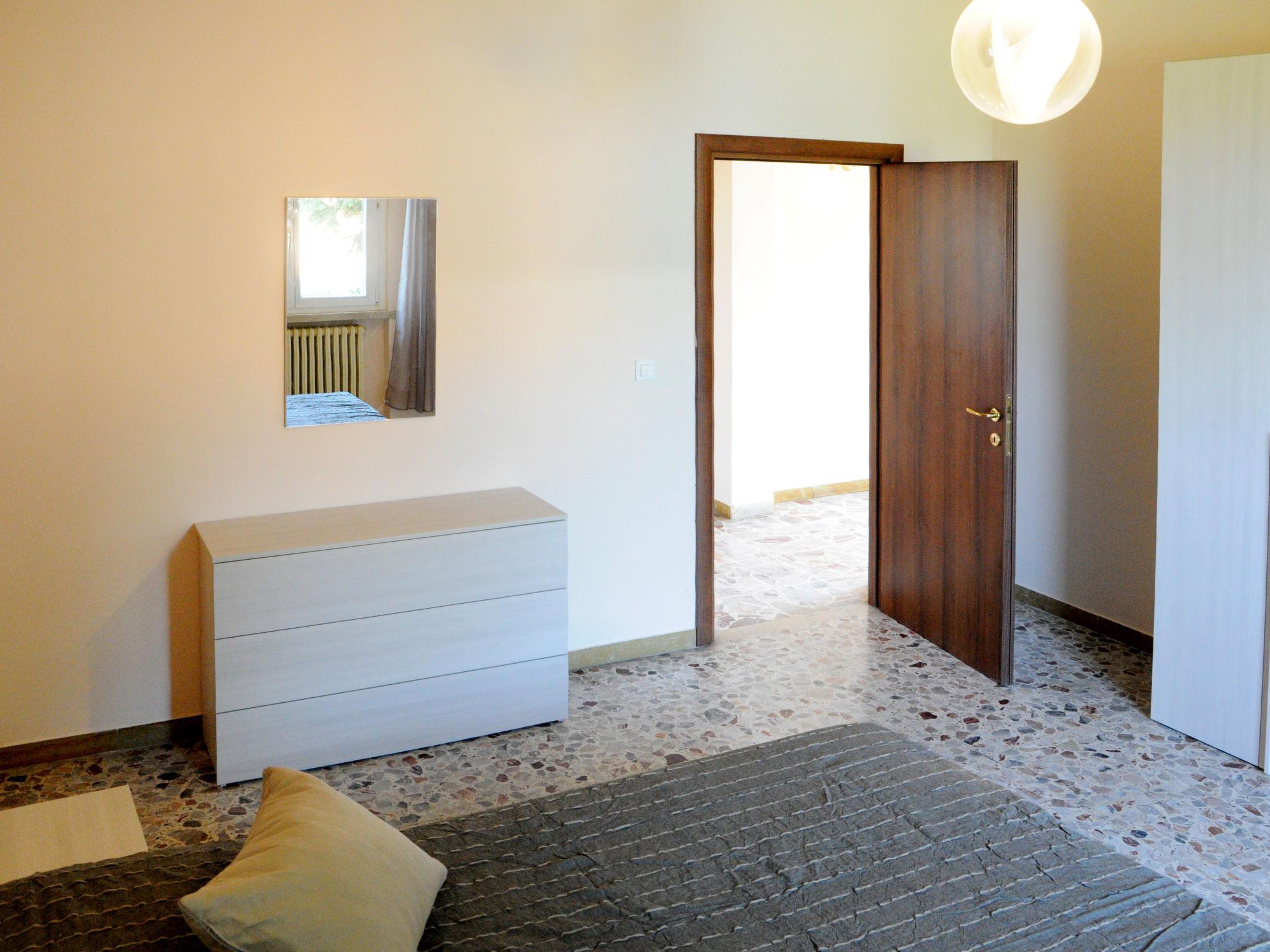 Foto 14 - Appartamento con 3 camere da letto a Lazise con giardino e vista sulle montagne