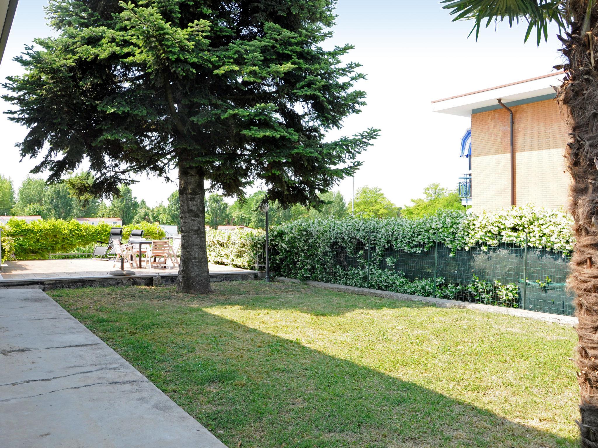 Photo 18 - Appartement de 3 chambres à Lazise avec jardin et vues sur la montagne