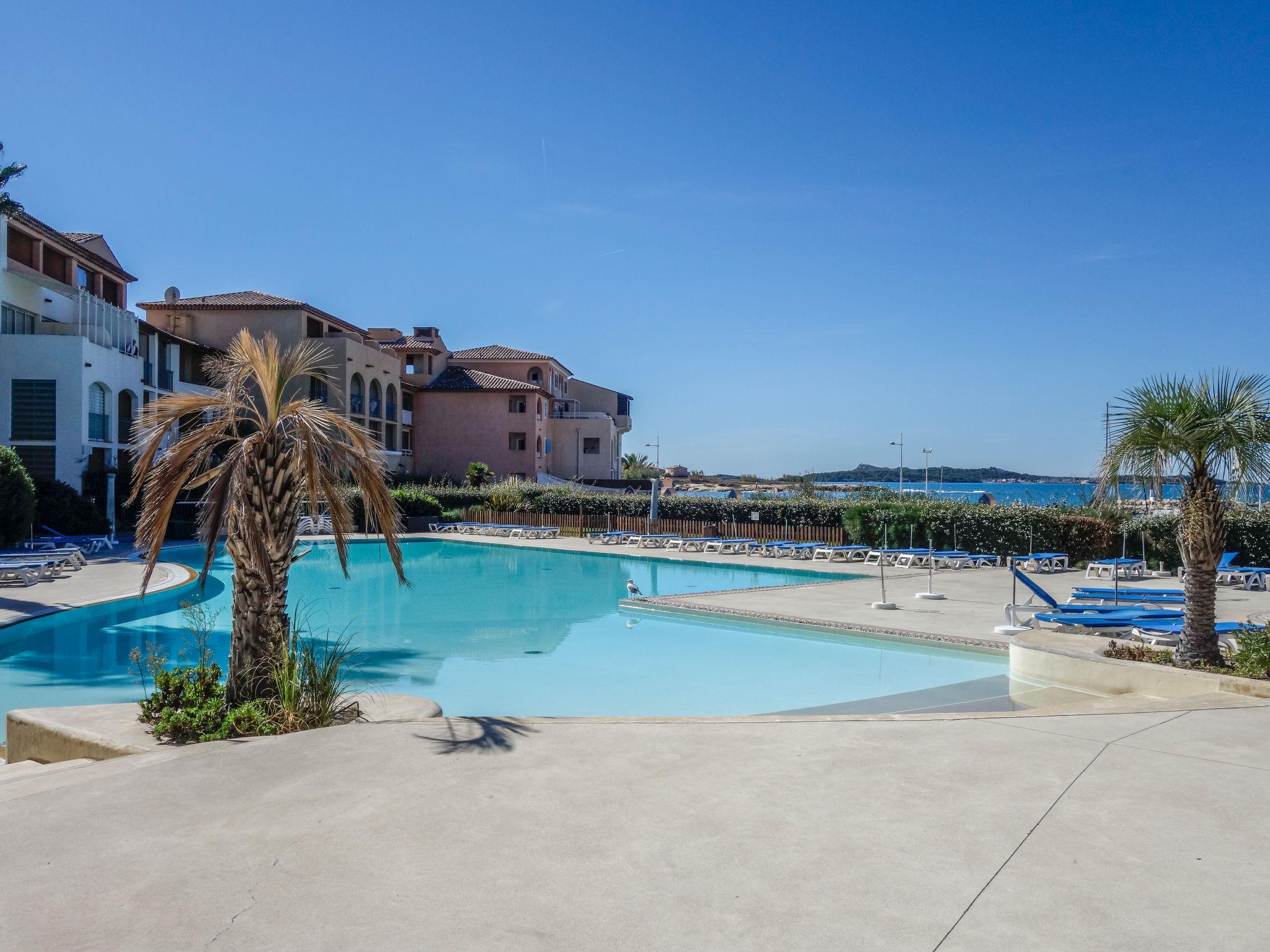 Photo 20 - Appartement de 1 chambre à Six-Fours-les-Plages avec piscine et vues à la mer