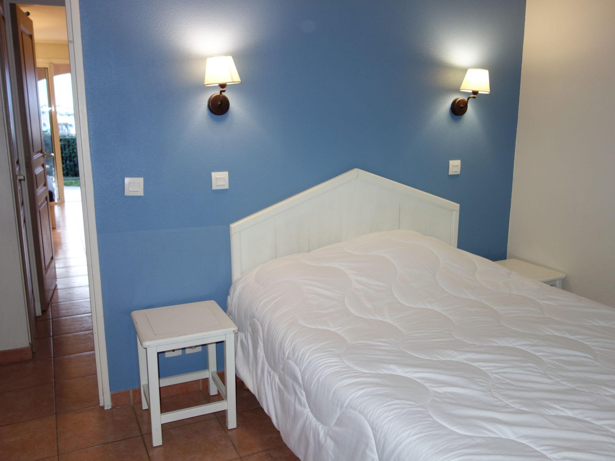 Foto 12 - Appartamento con 1 camera da letto a Six-Fours-les-Plages con piscina e vista mare