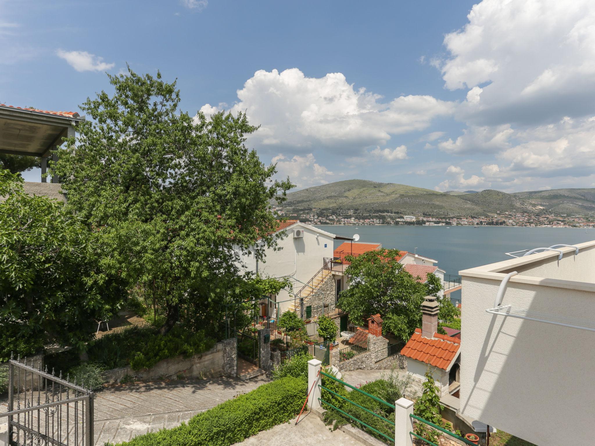 Foto 46 - Haus mit 4 Schlafzimmern in Okrug mit privater pool und terrasse