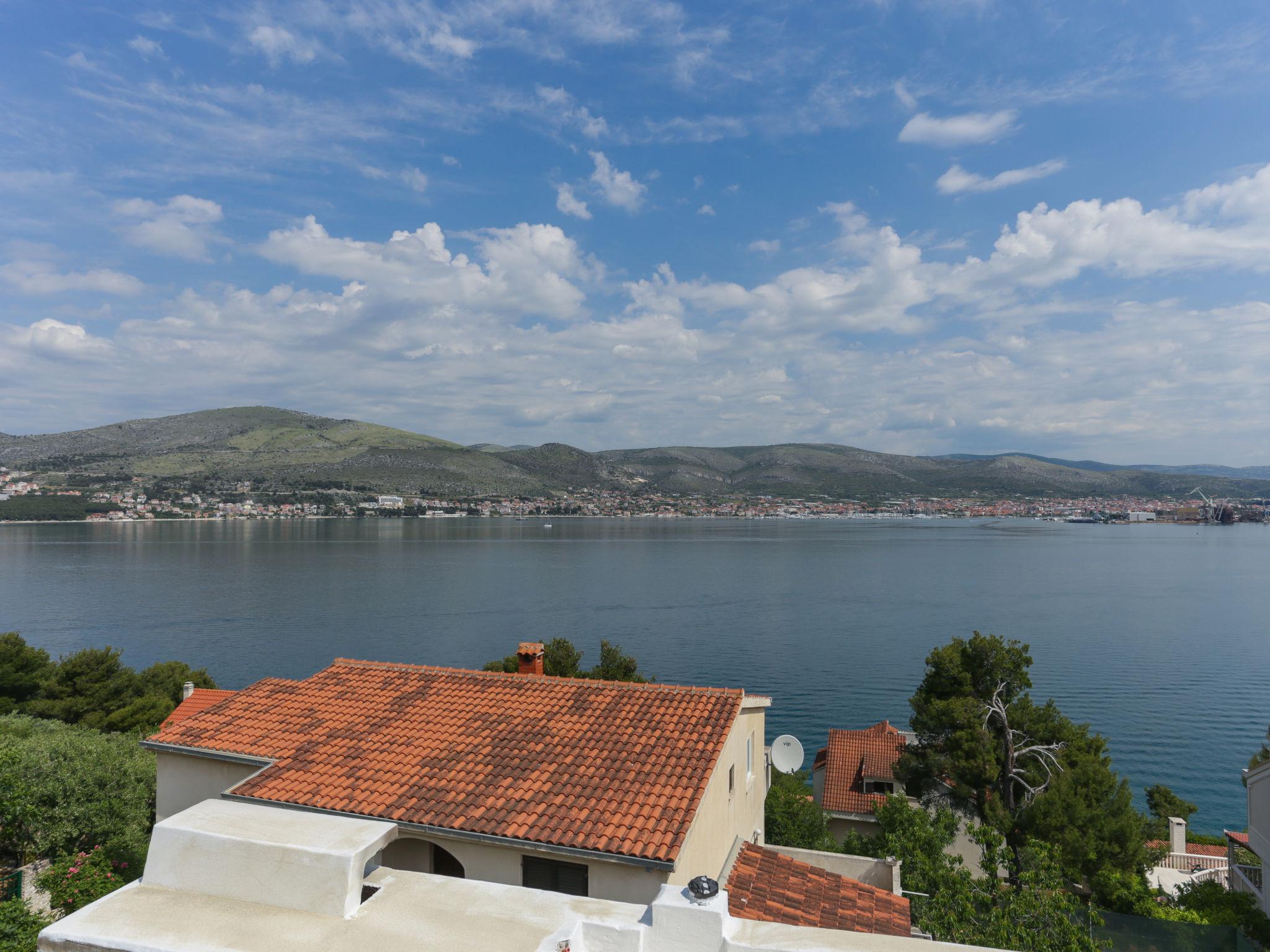 Foto 49 - Casa de 4 quartos em Okrug com piscina privada e terraço