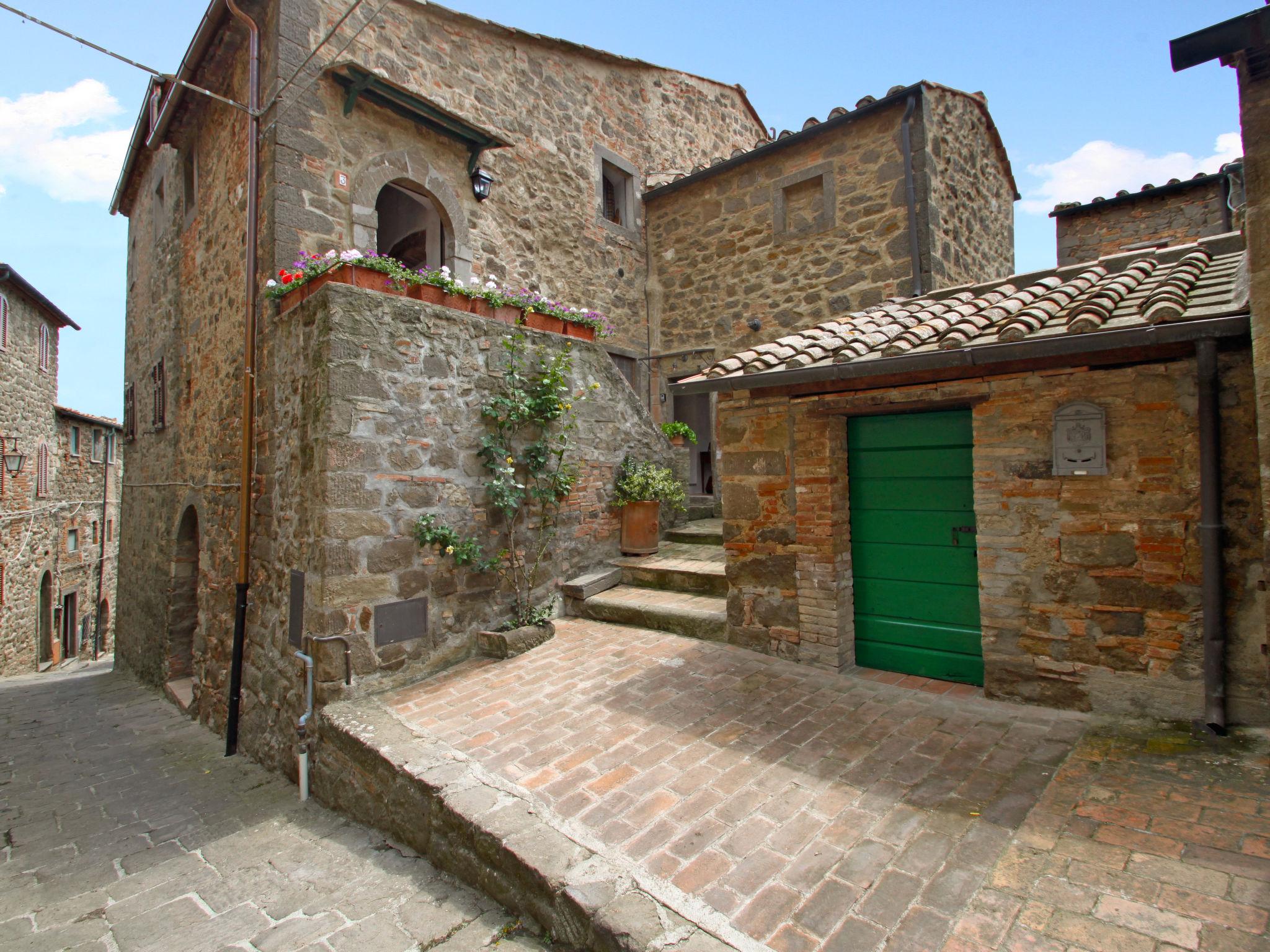 Photo 2 - Appartement de 2 chambres à Montecatini Val di Cecina avec jardin