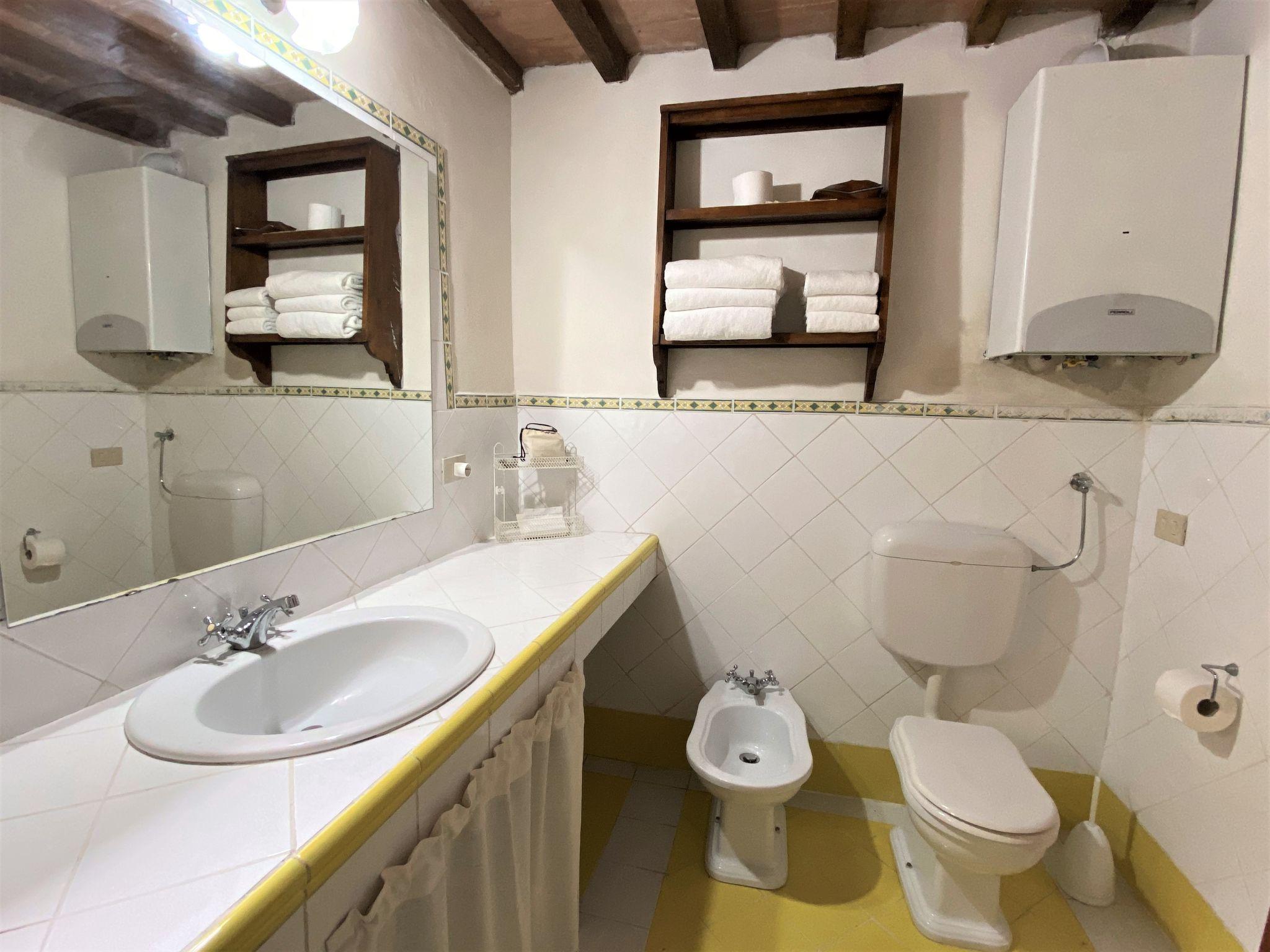 Foto 14 - Apartment mit 2 Schlafzimmern in Montecatini Val di Cecina mit garten