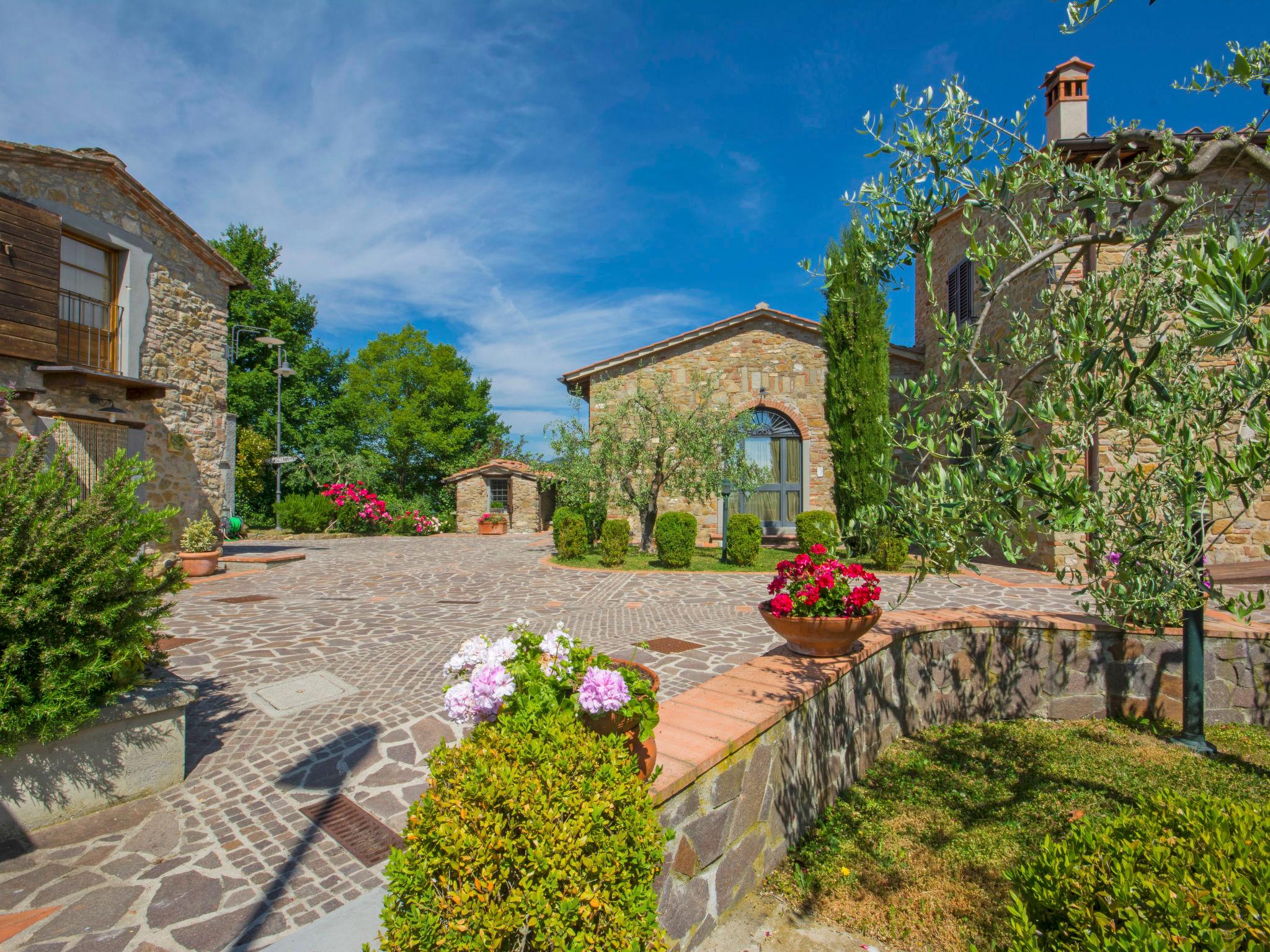 Foto 1 - Apartamento de 2 habitaciones en Barberino di Mugello con piscina y jardín