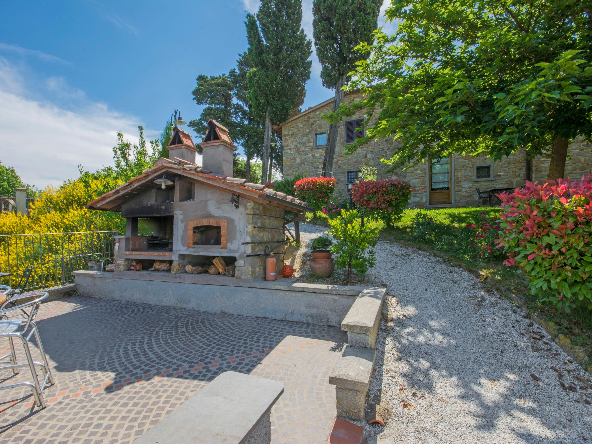 Foto 17 - Apartamento de 1 habitación en Barberino di Mugello con piscina y jardín