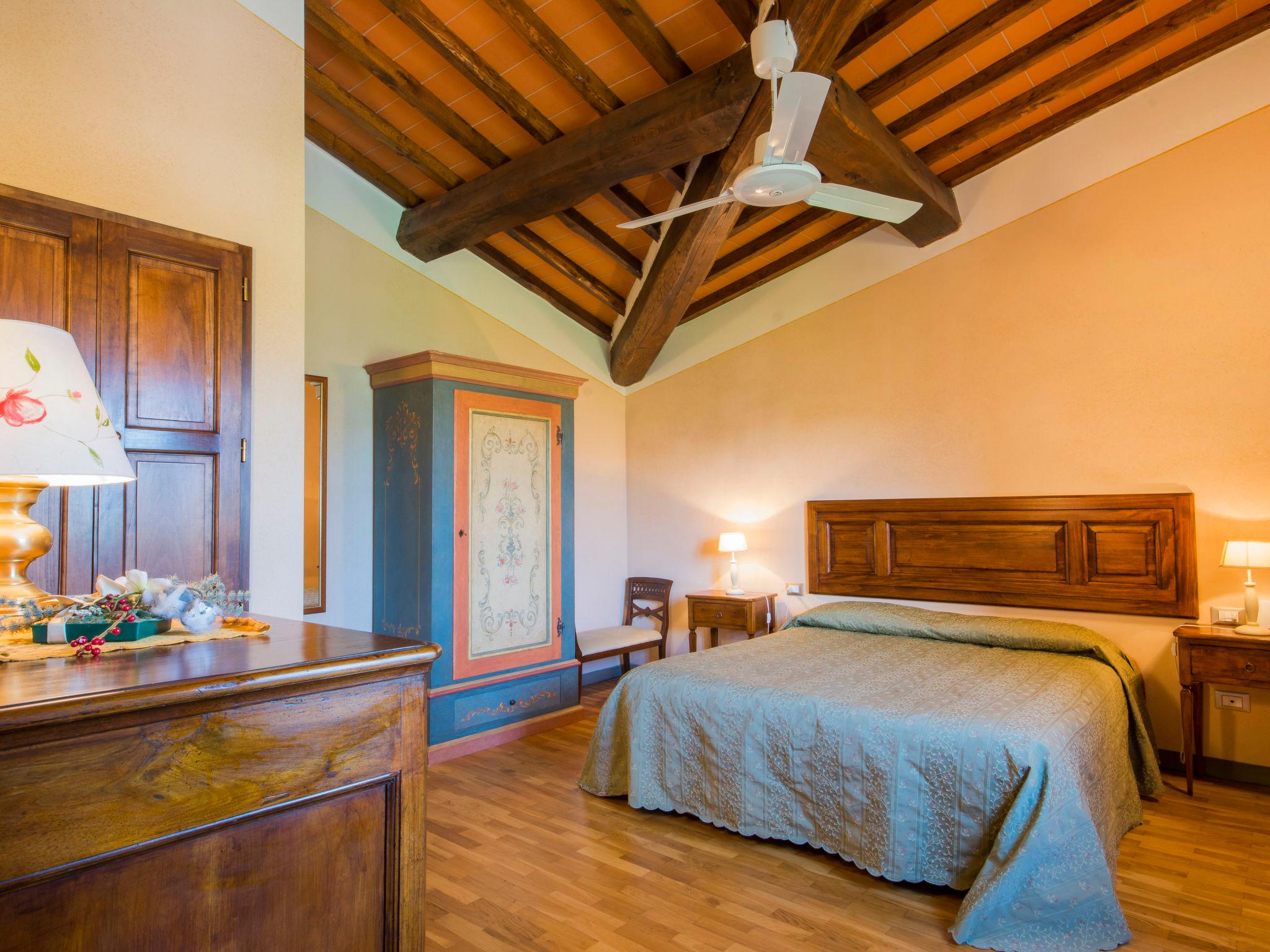 Foto 5 - Apartment mit 1 Schlafzimmer in Barberino di Mugello mit schwimmbad und garten