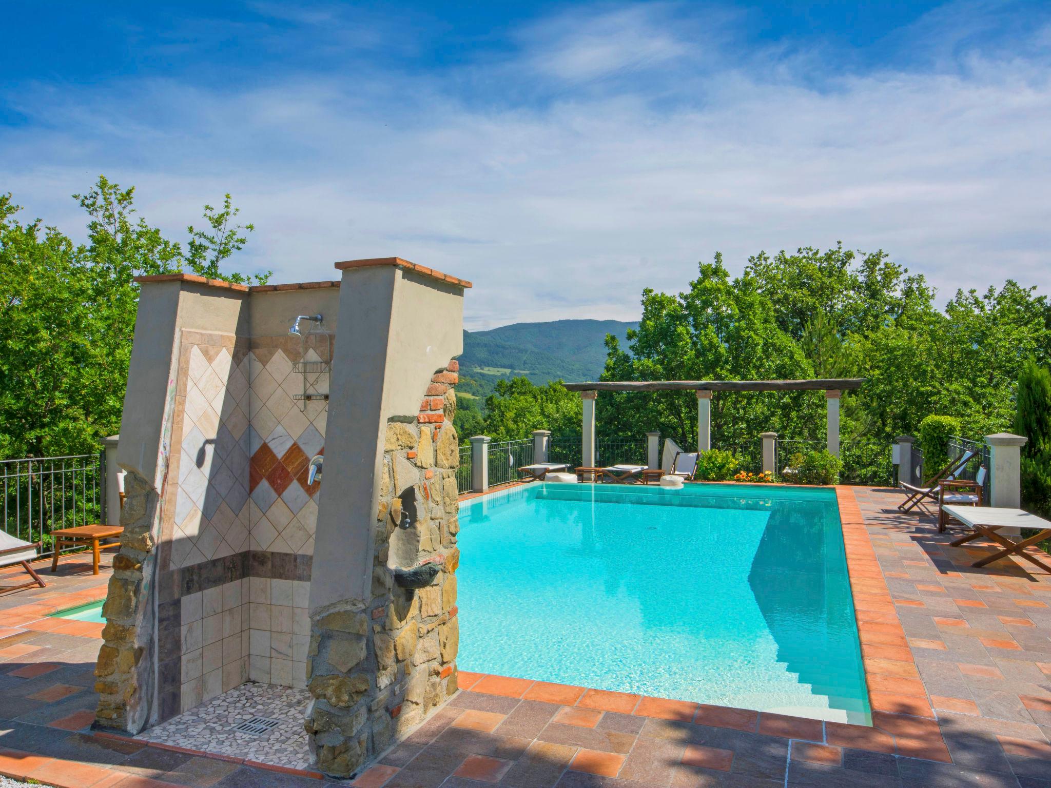 Photo 16 - 2 bedroom Apartment in Barberino di Mugello with swimming pool and garden