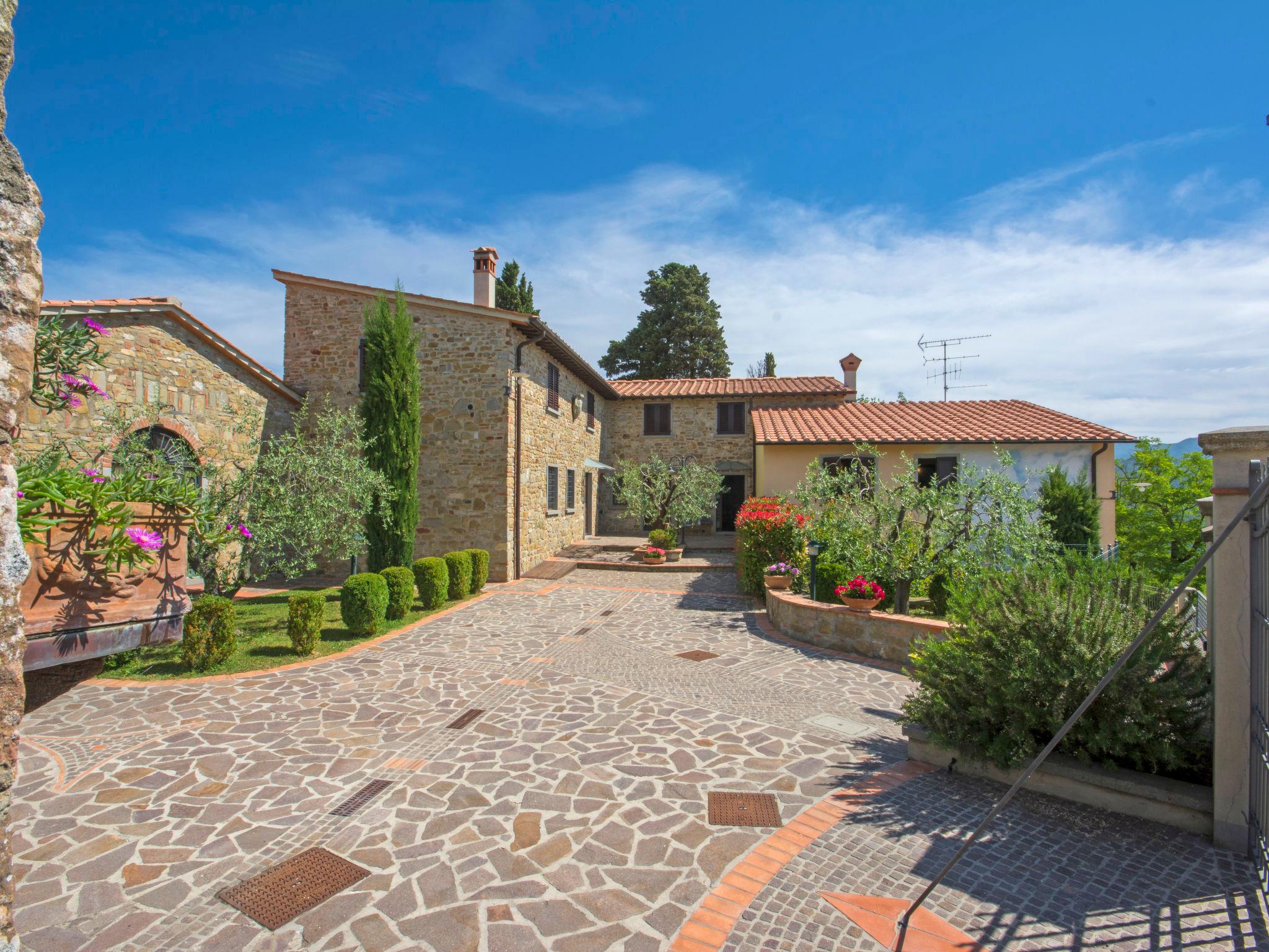 Foto 3 - Apartamento de 1 habitación en Barberino di Mugello con piscina y jardín