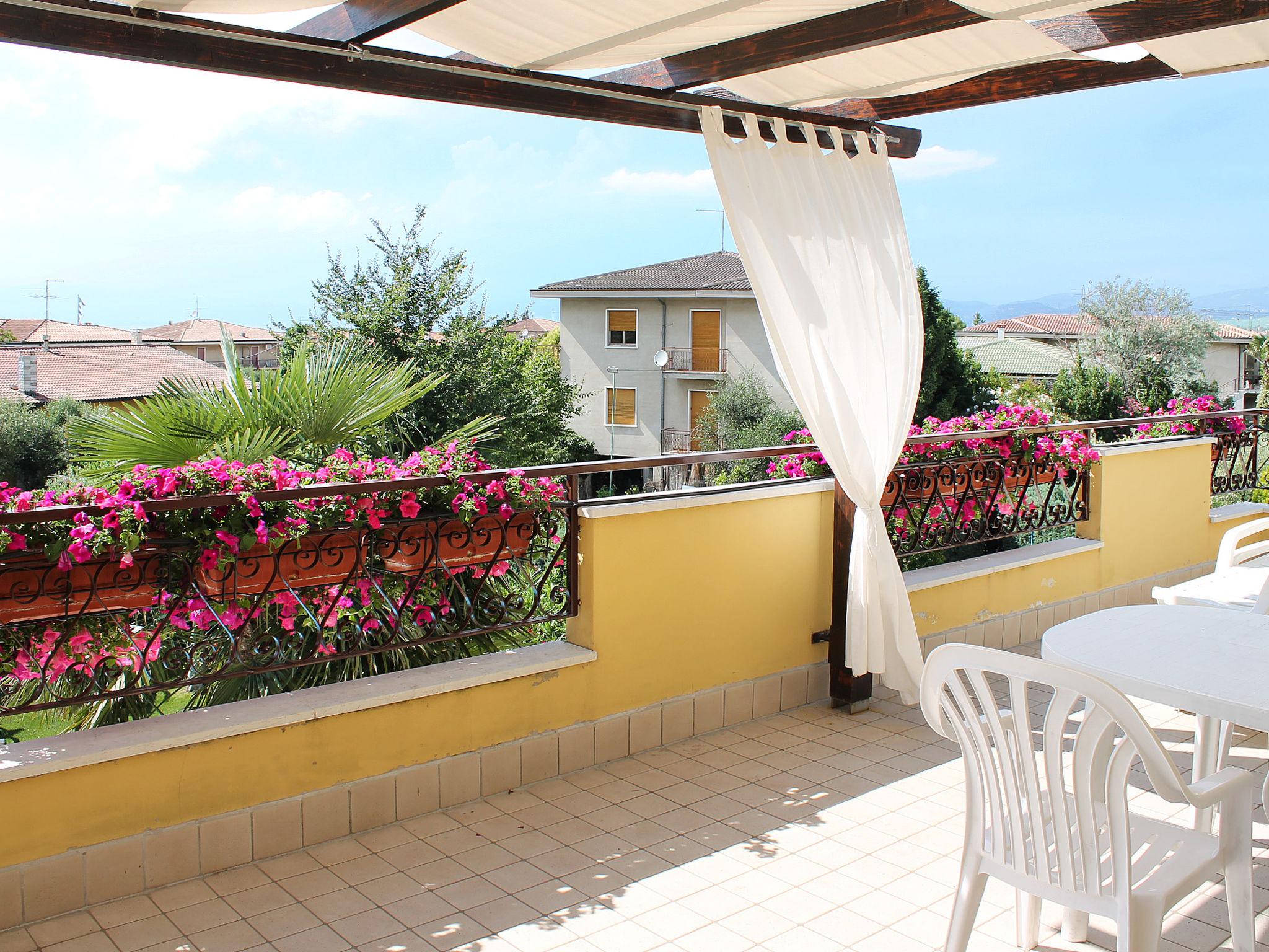 Photo 10 - Appartement de 2 chambres à Lazise avec piscine et vues sur la montagne