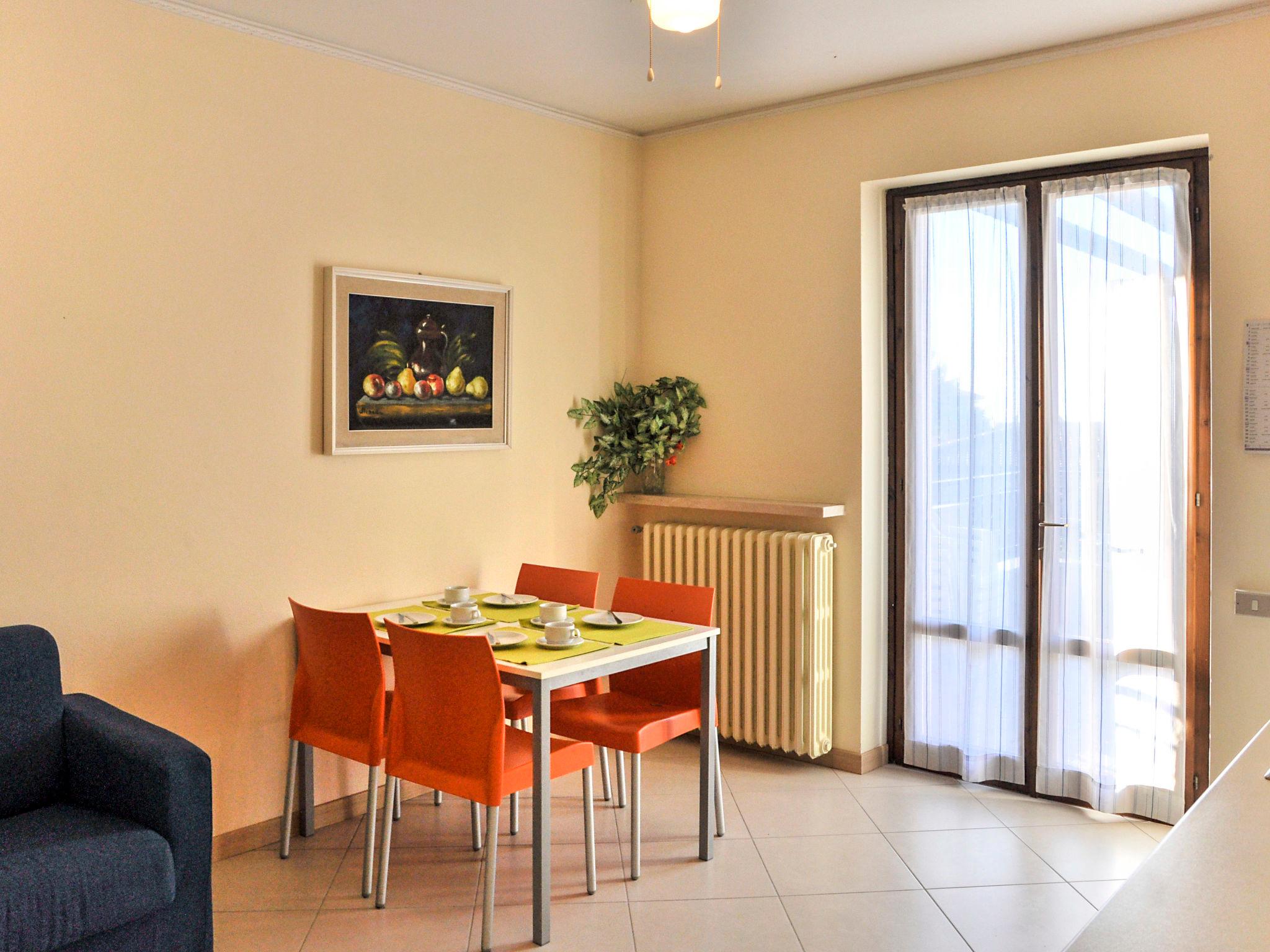 Photo 4 - 2 bedroom Apartment in Lazise with swimming pool and garden