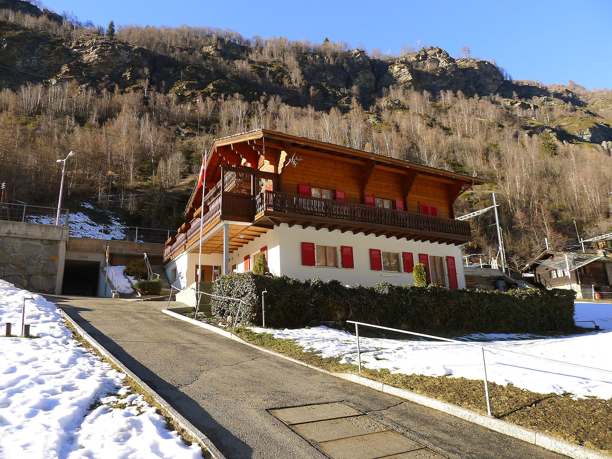 Foto 19 - Appartamento con 2 camere da letto a Embd con giardino e vista sulle montagne