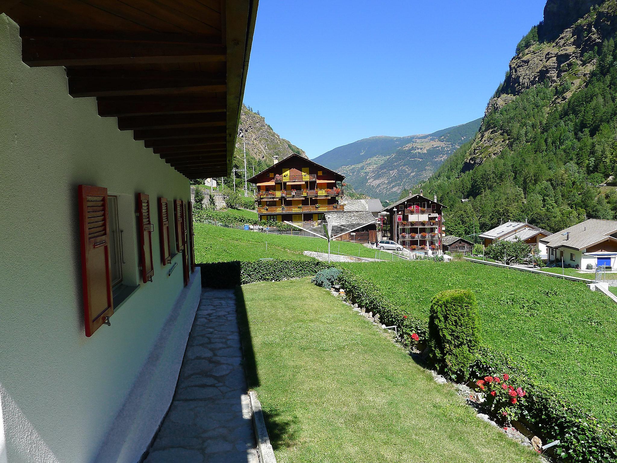 Foto 5 - Apartment mit 2 Schlafzimmern in Embd mit garten und blick auf die berge