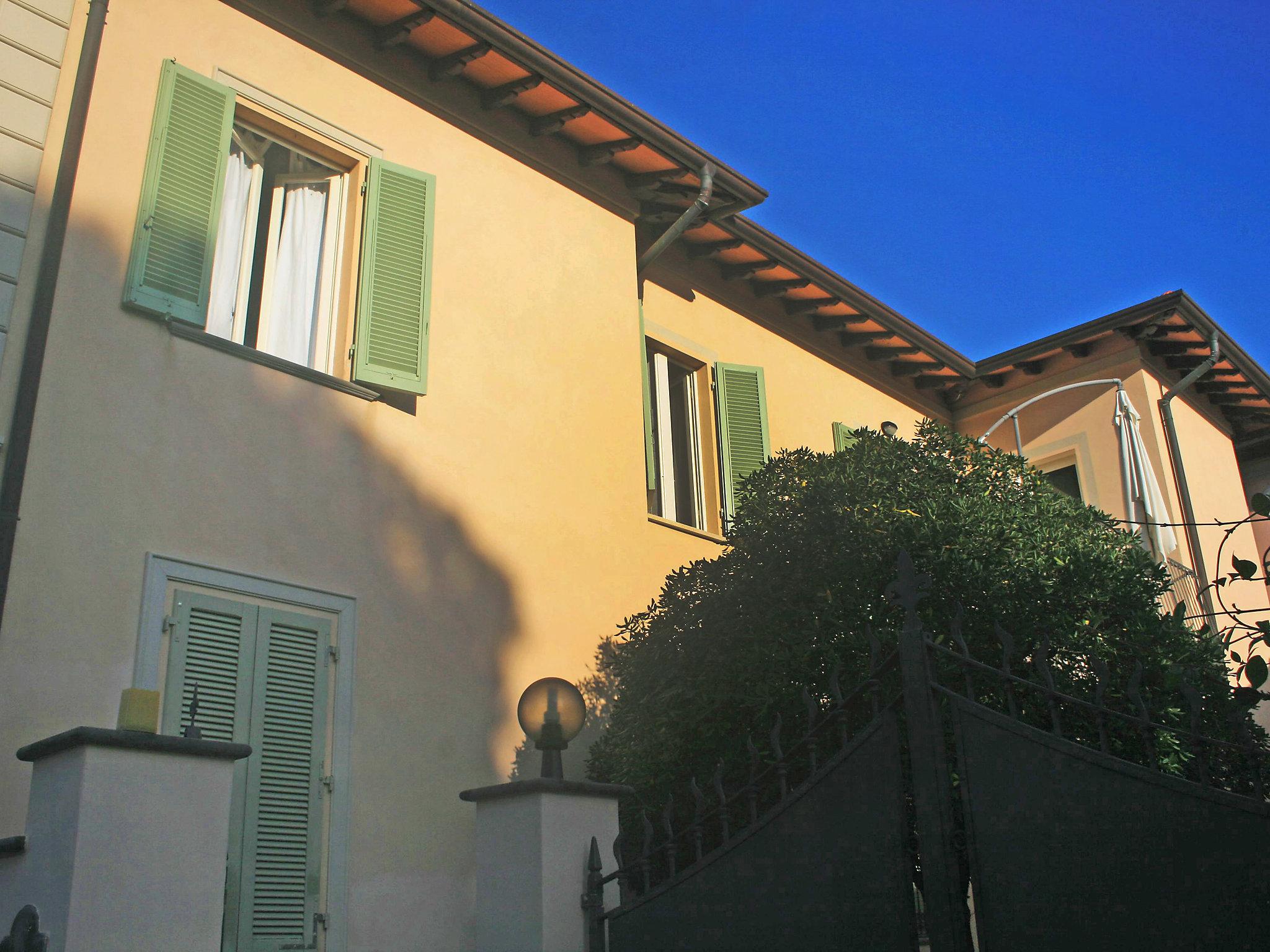 Photo 15 - 3 bedroom Apartment in Forte dei Marmi with garden and terrace