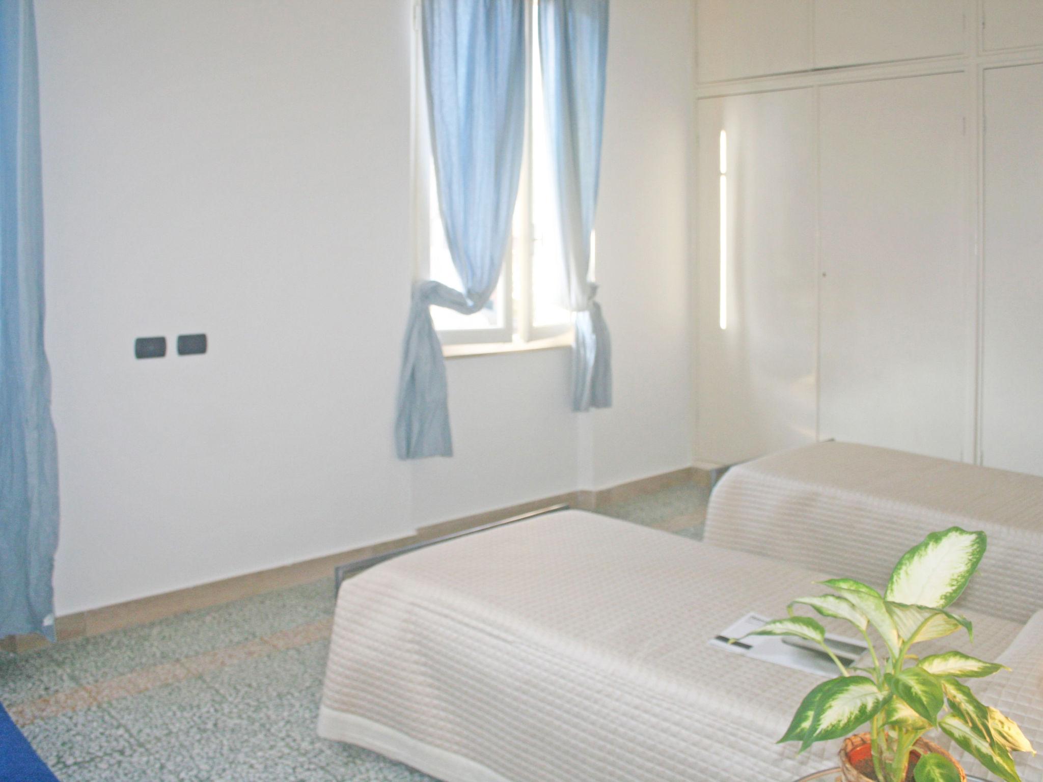 Foto 11 - Appartamento con 3 camere da letto a Forte dei Marmi con giardino e vista mare