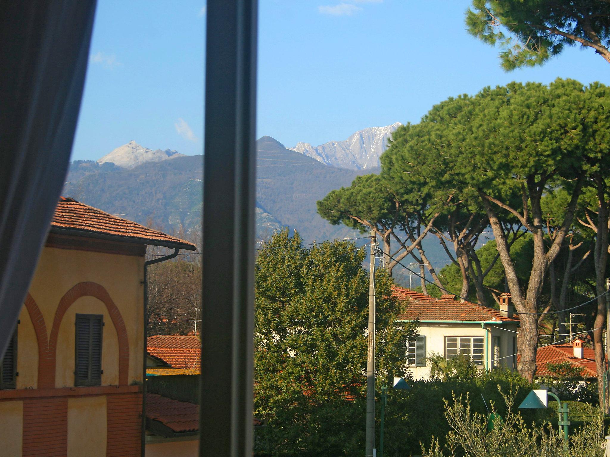 Foto 18 - Apartamento de 3 habitaciones en Forte dei Marmi con jardín y vistas al mar