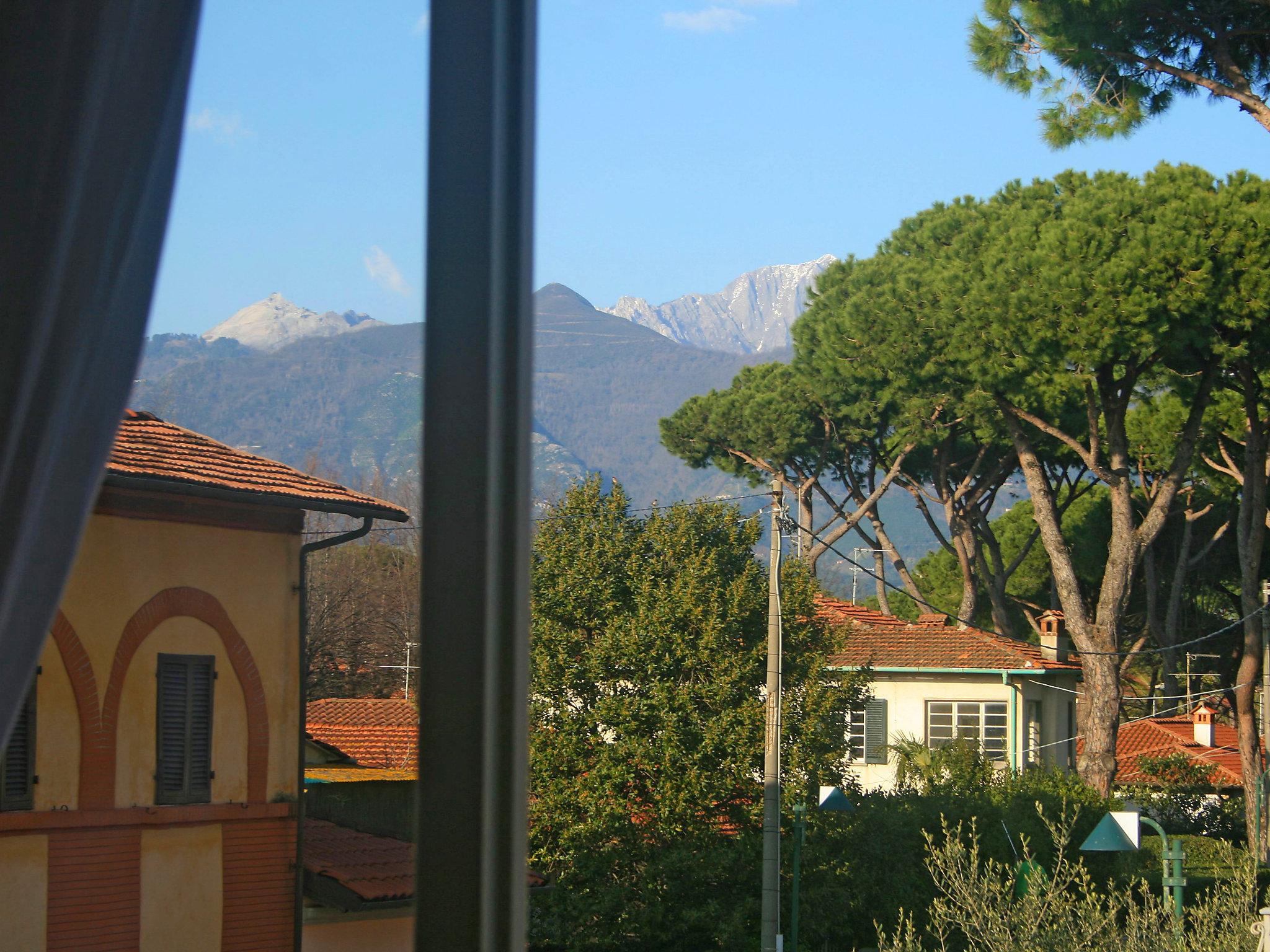 Foto 18 - Appartamento con 3 camere da letto a Forte dei Marmi con giardino e vista mare