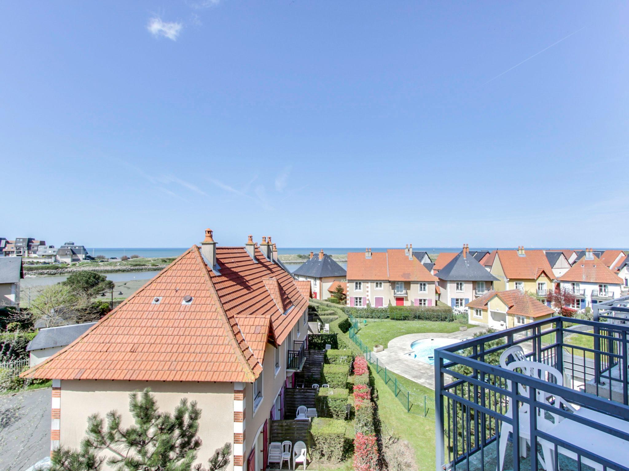 Foto 11 - Apartamento de 1 habitación en Dives-sur-Mer con piscina y vistas al mar